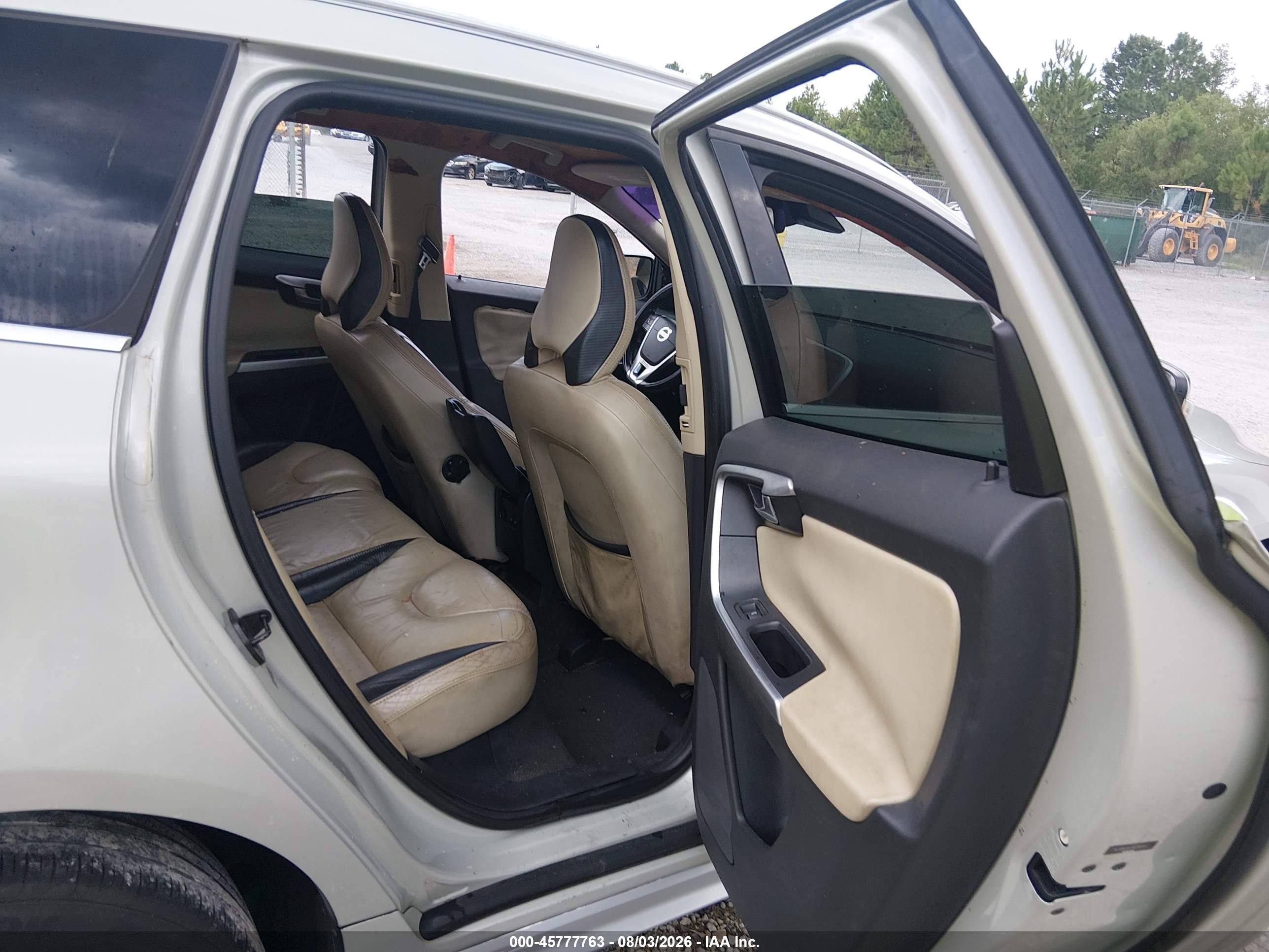 2011 Volvo Xc60 3.2 White vin: YV4952DL9B2181547