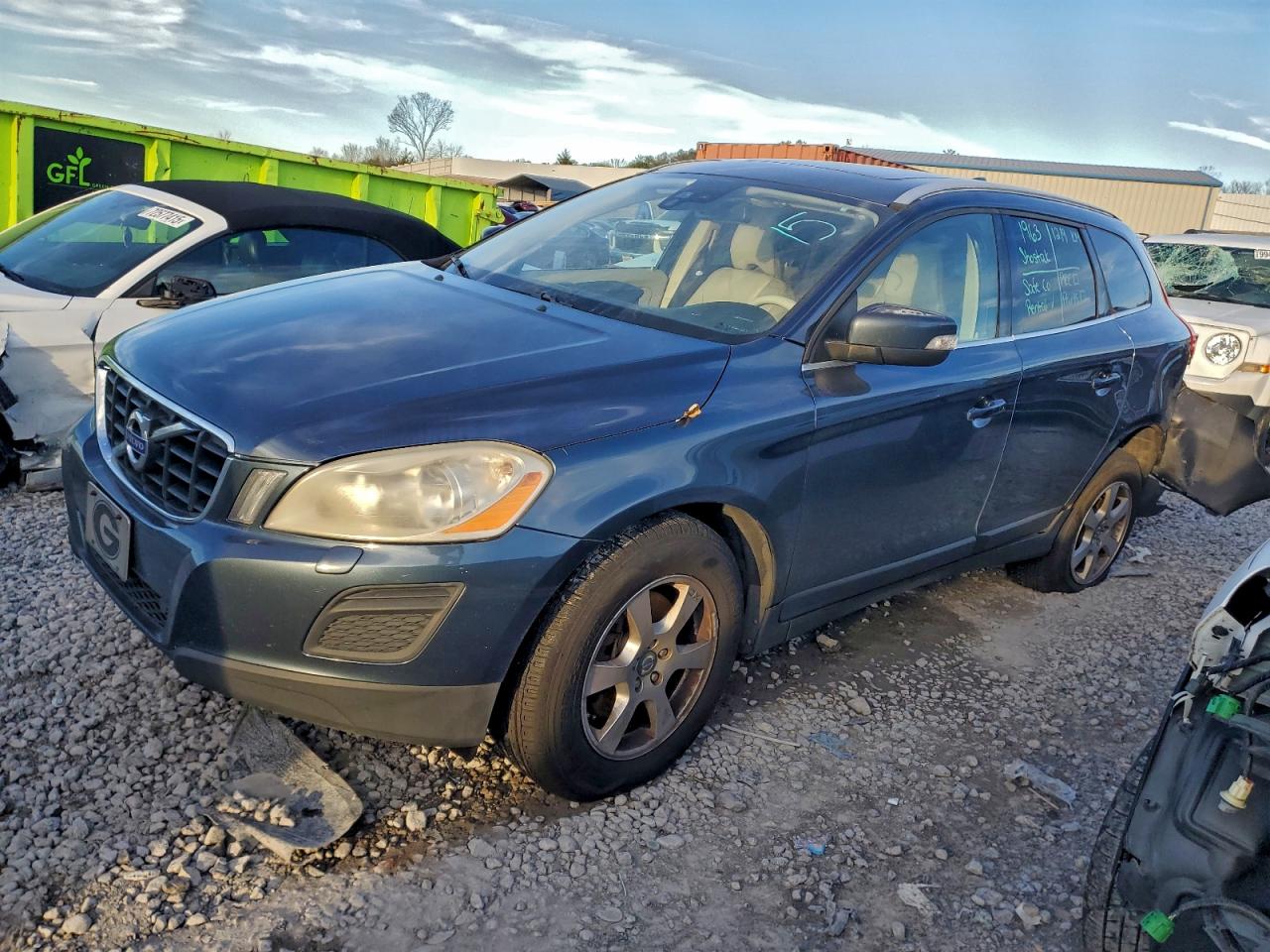 YV4952DLXB2174932