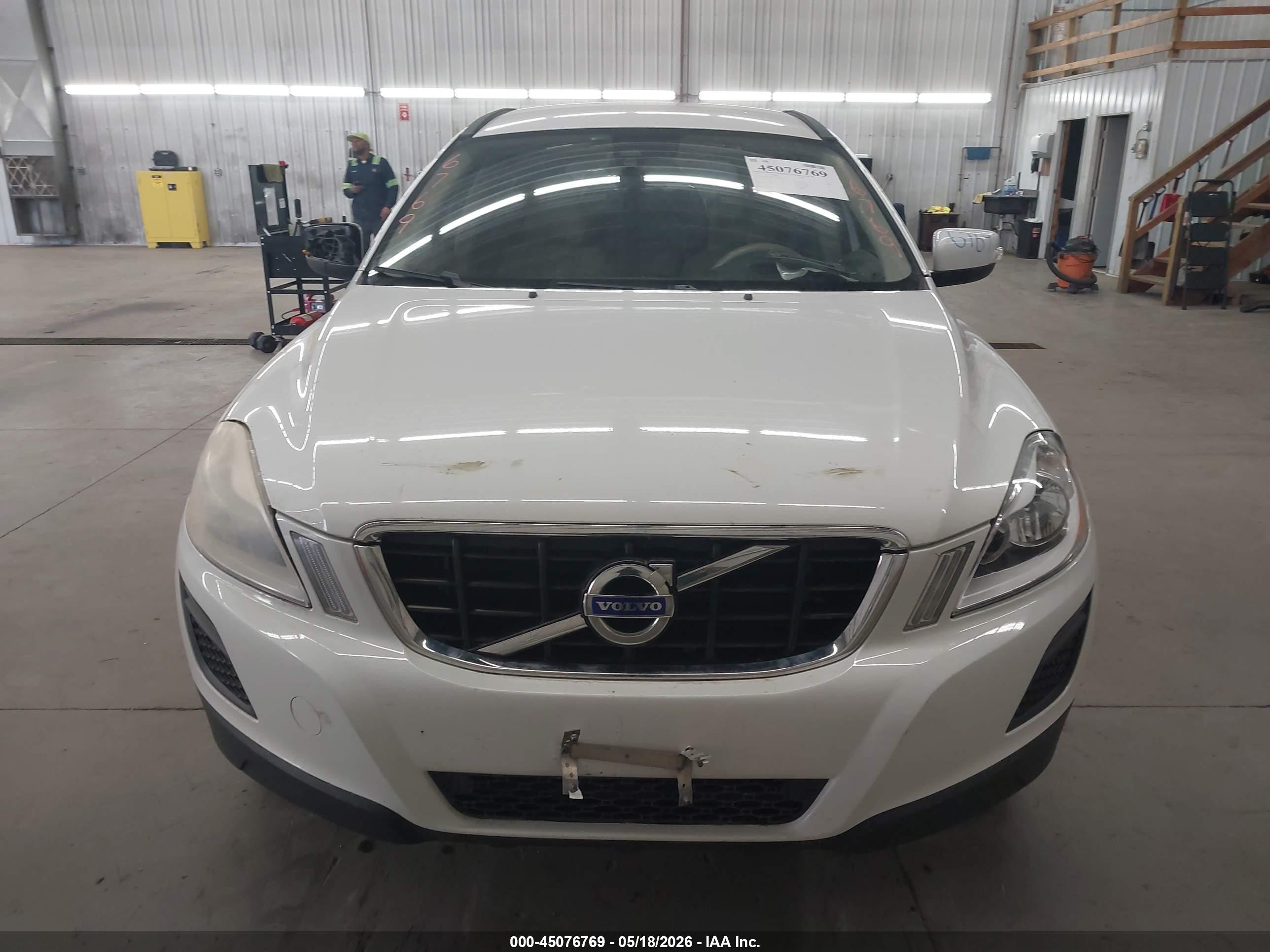 2011 Volvo Xc60 3.2/3.2 R-design White vin: YV4952DLXB2191083