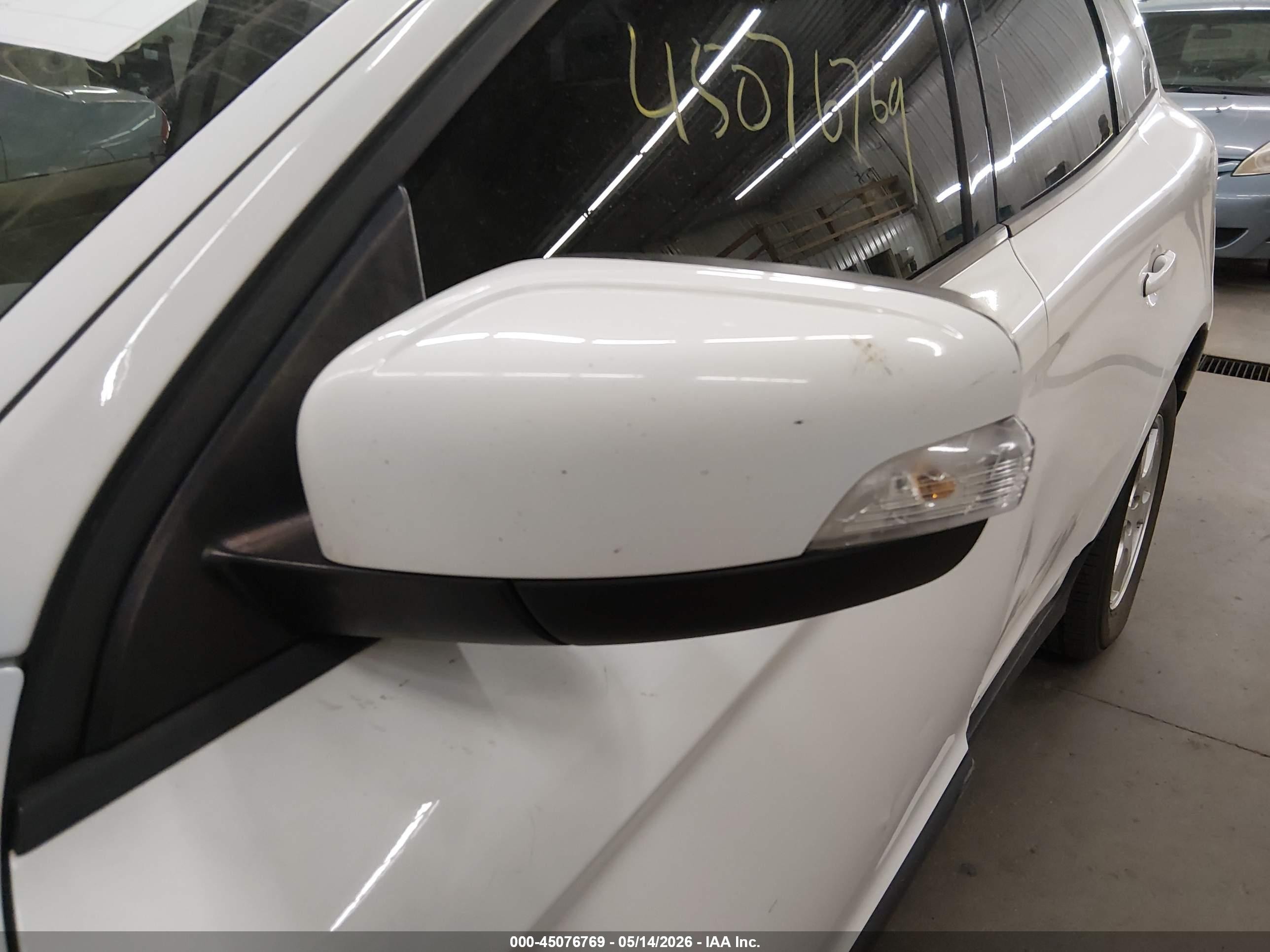2011 Volvo Xc60 3.2/3.2 R-design White vin: YV4952DLXB2191083
