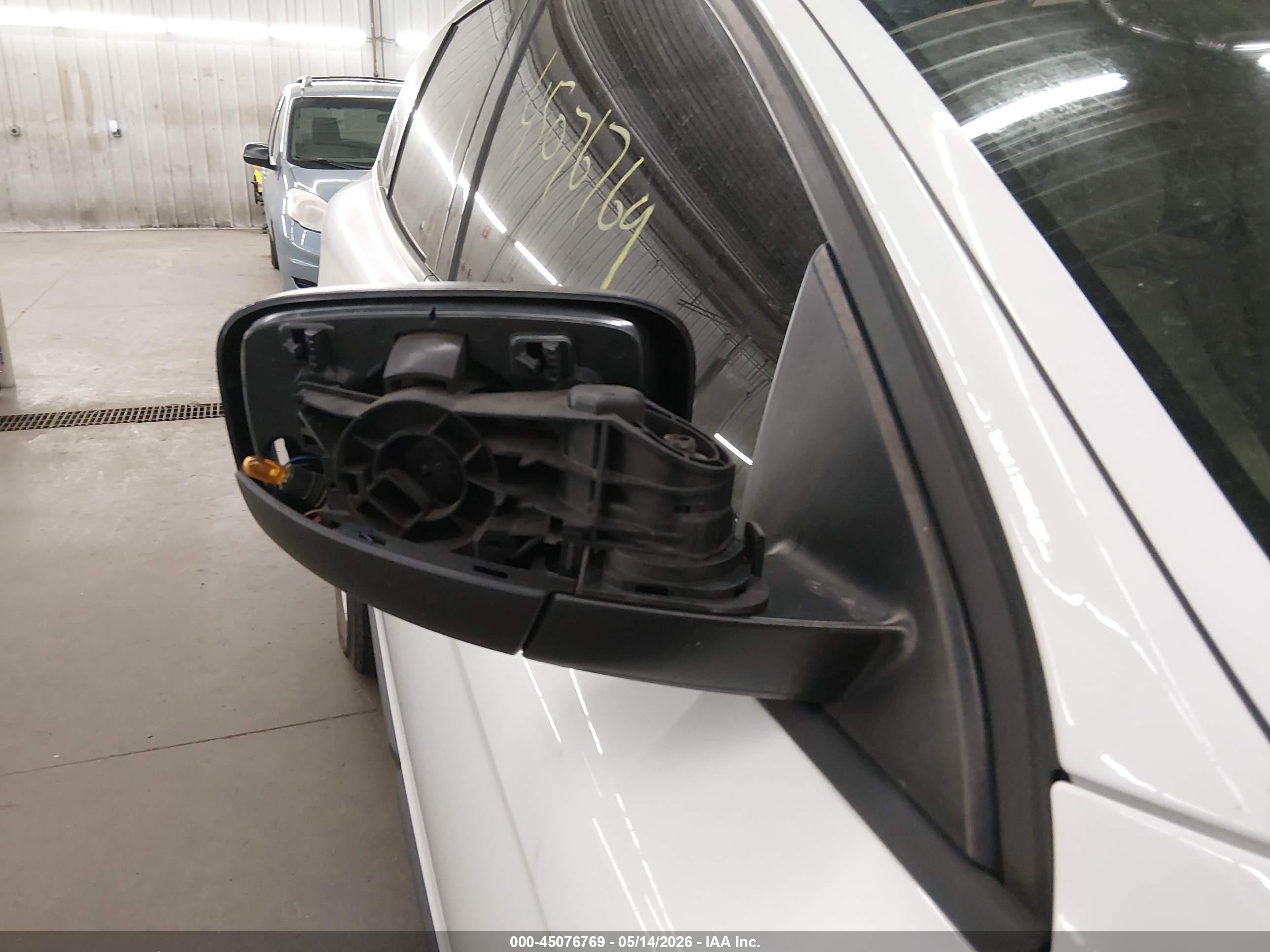 2011 Volvo Xc60 3.2/3.2 R-design White vin: YV4952DLXB2191083