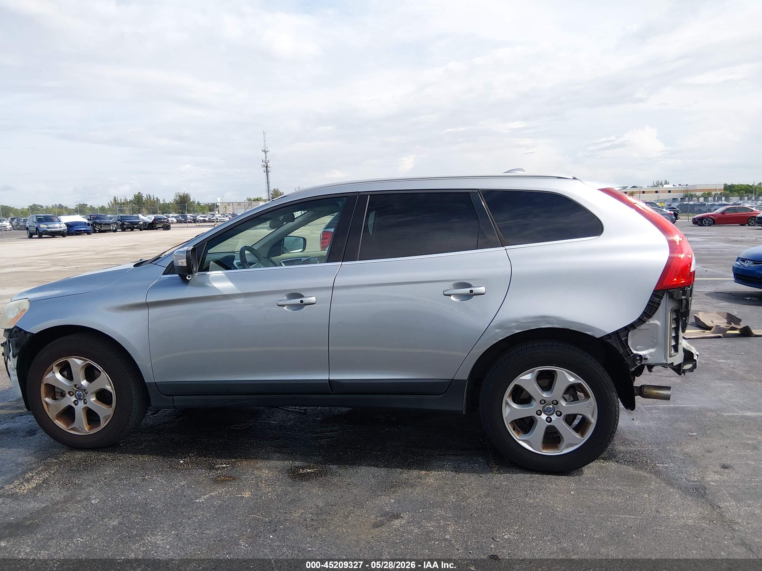 2013 Volvo Xc60 3.2 Premier Silver vin: YV4952DZ2D2407564