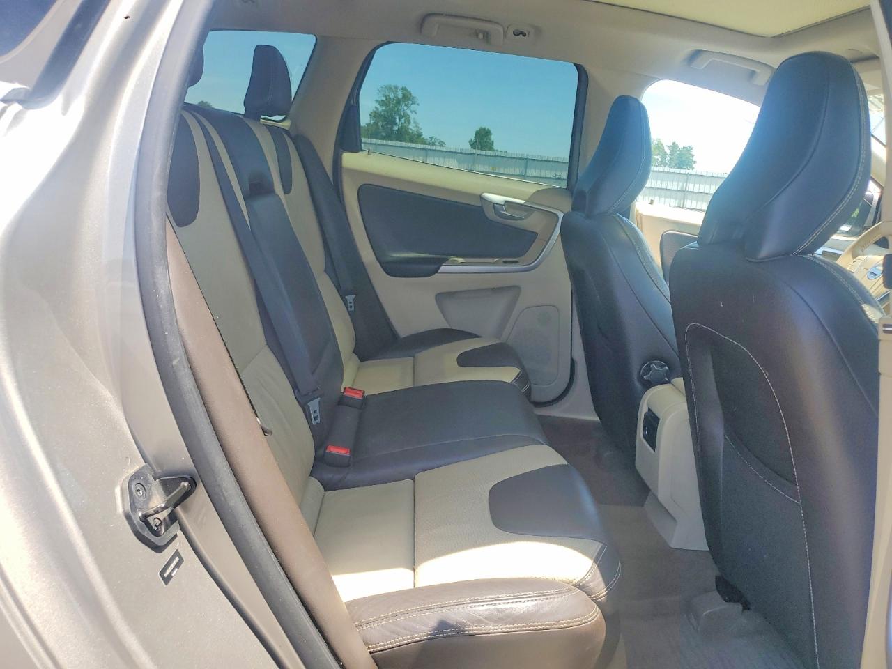 2011 Volvo Xc60 3.2 Gold vin: YV4952DZ3B2196761