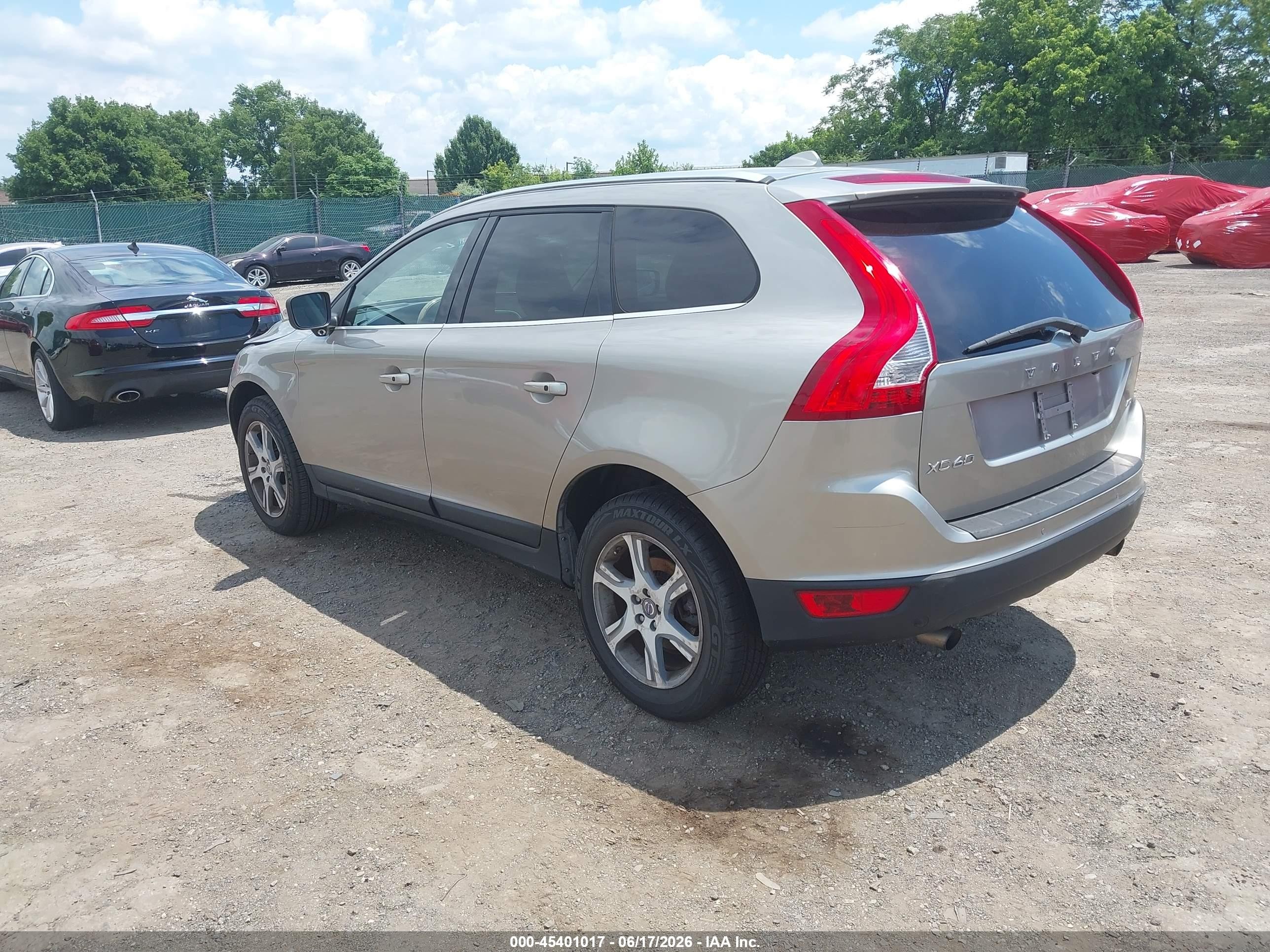 2013 Volvo Xc60 3.2/3.2 Platinum/3.2 Premier/3.2 Premier Plus Silver vin: YV4952DZ3D2441397