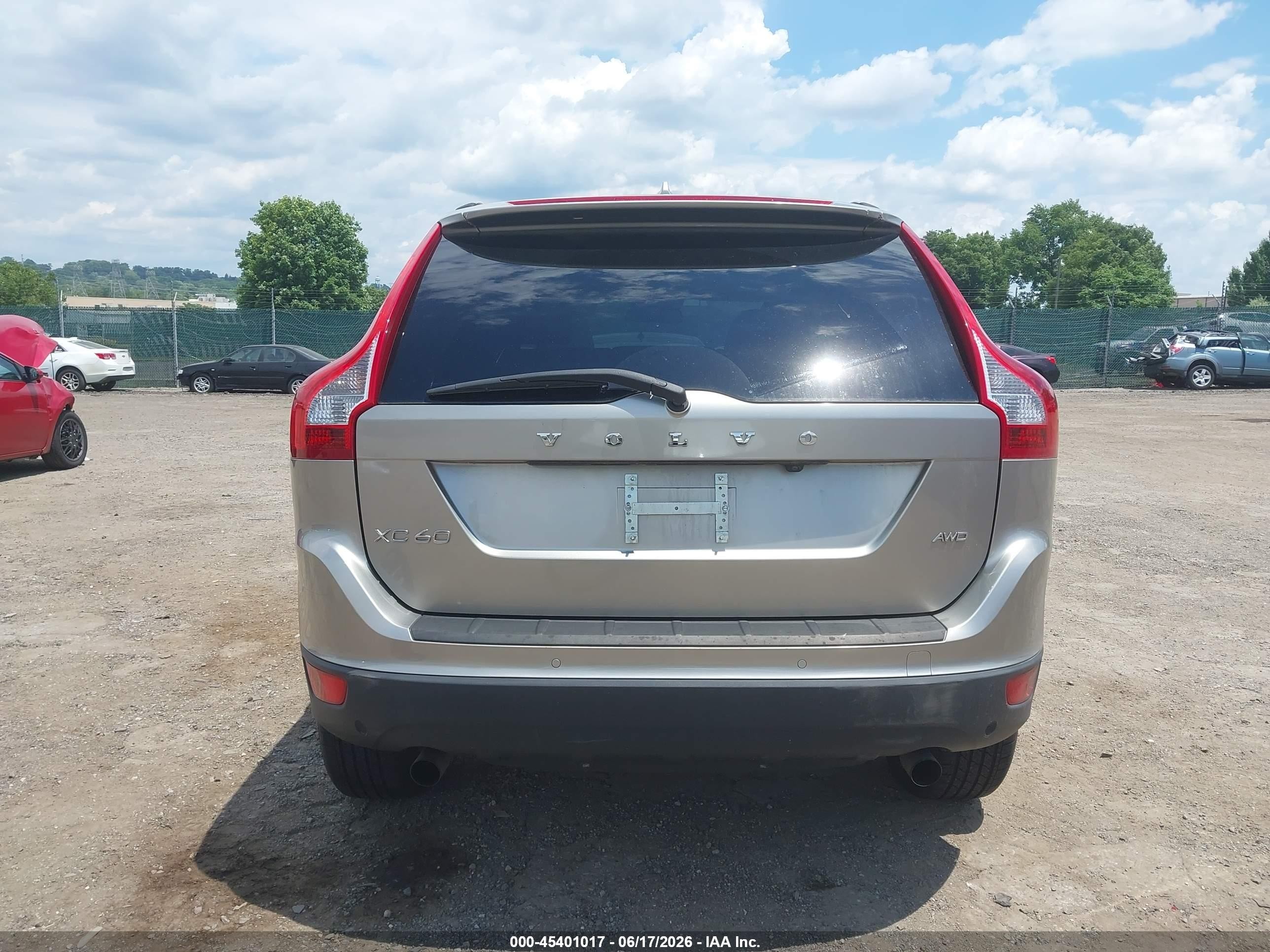 2013 Volvo Xc60 3.2/3.2 Platinum/3.2 Premier/3.2 Premier Plus Silver vin: YV4952DZ3D2441397