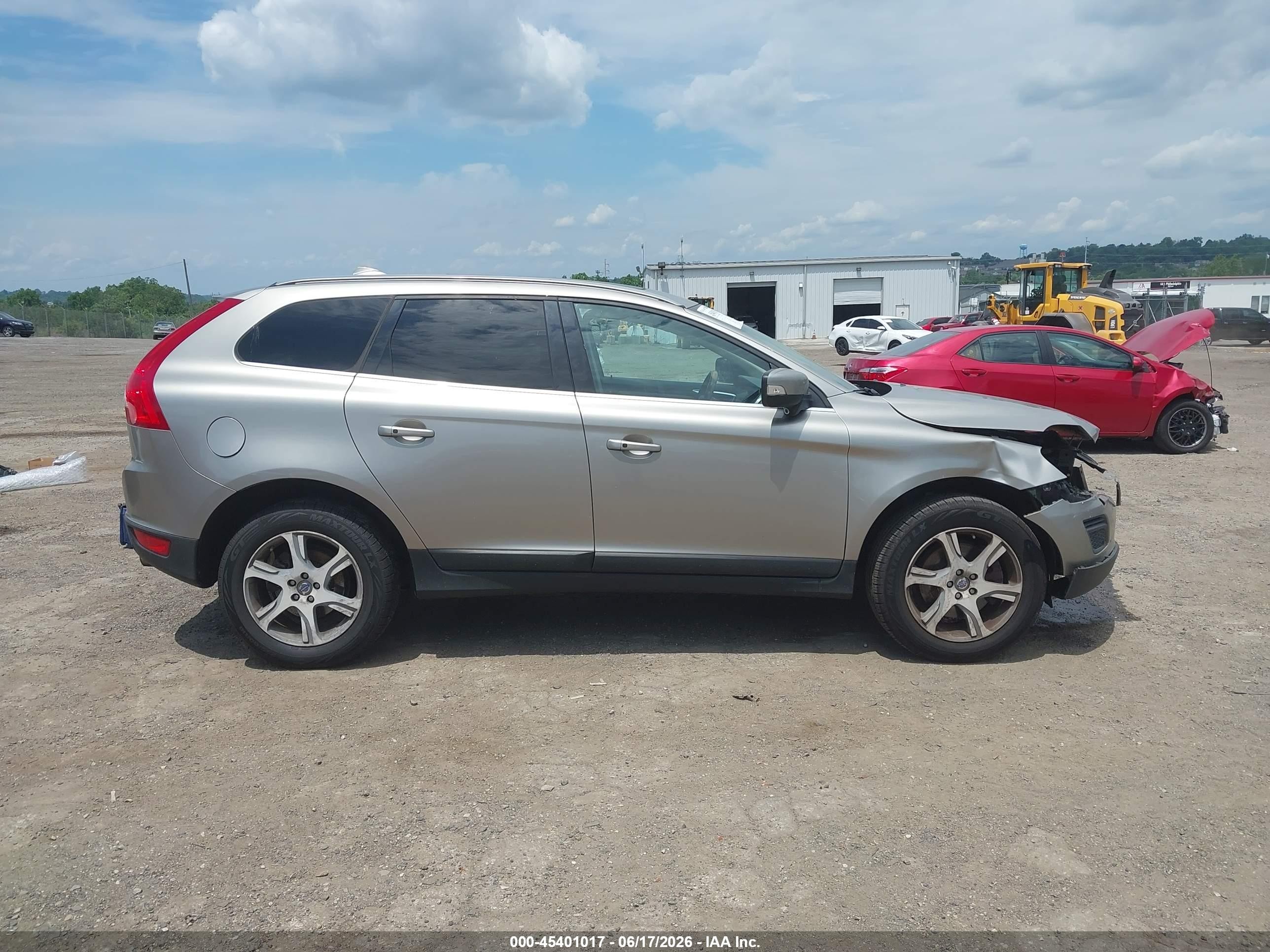 2013 Volvo Xc60 3.2/3.2 Platinum/3.2 Premier/3.2 Premier Plus Silver vin: YV4952DZ3D2441397
