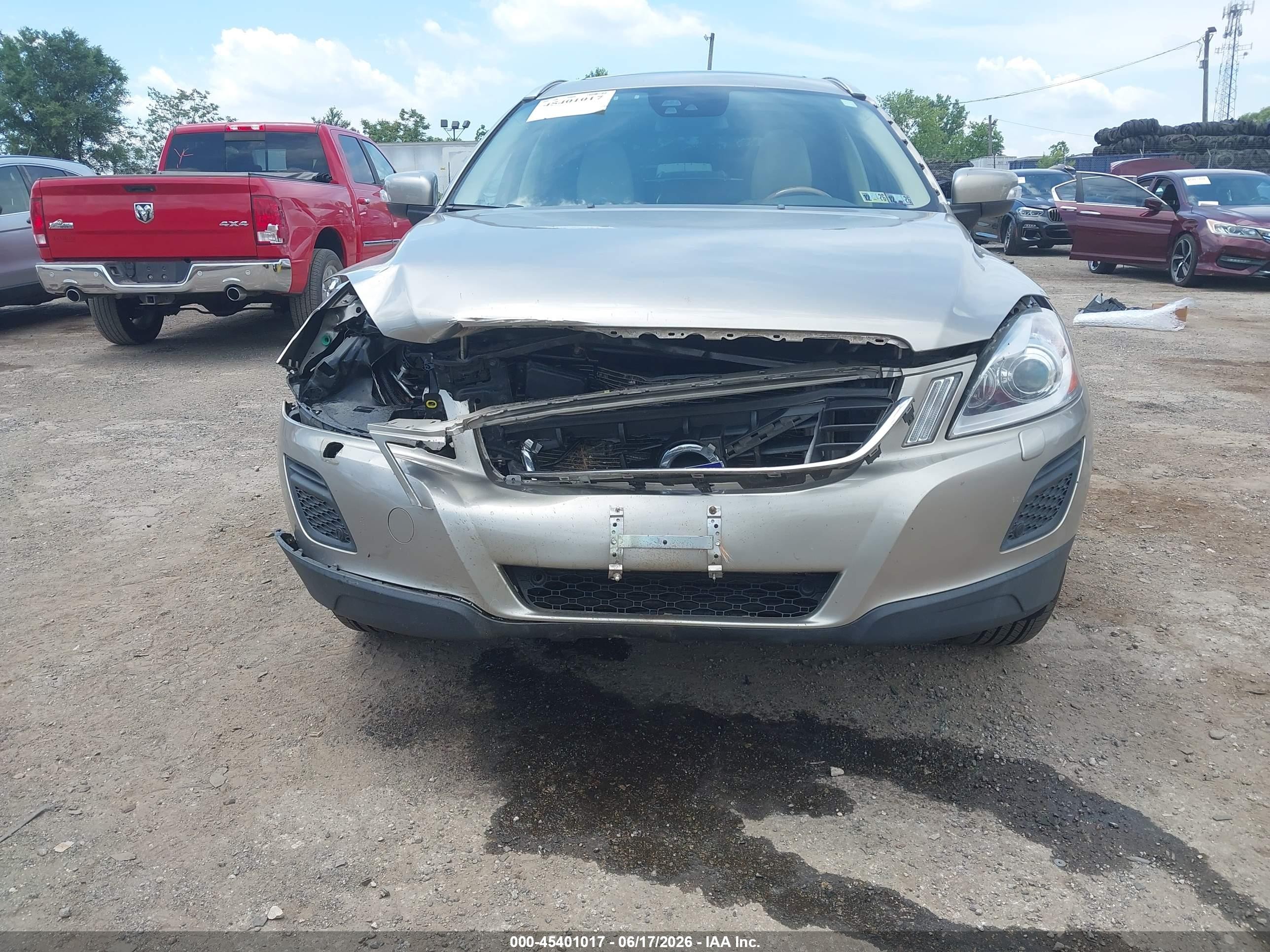 2013 Volvo Xc60 3.2/3.2 Platinum/3.2 Premier/3.2 Premier Plus Silver vin: YV4952DZ3D2441397