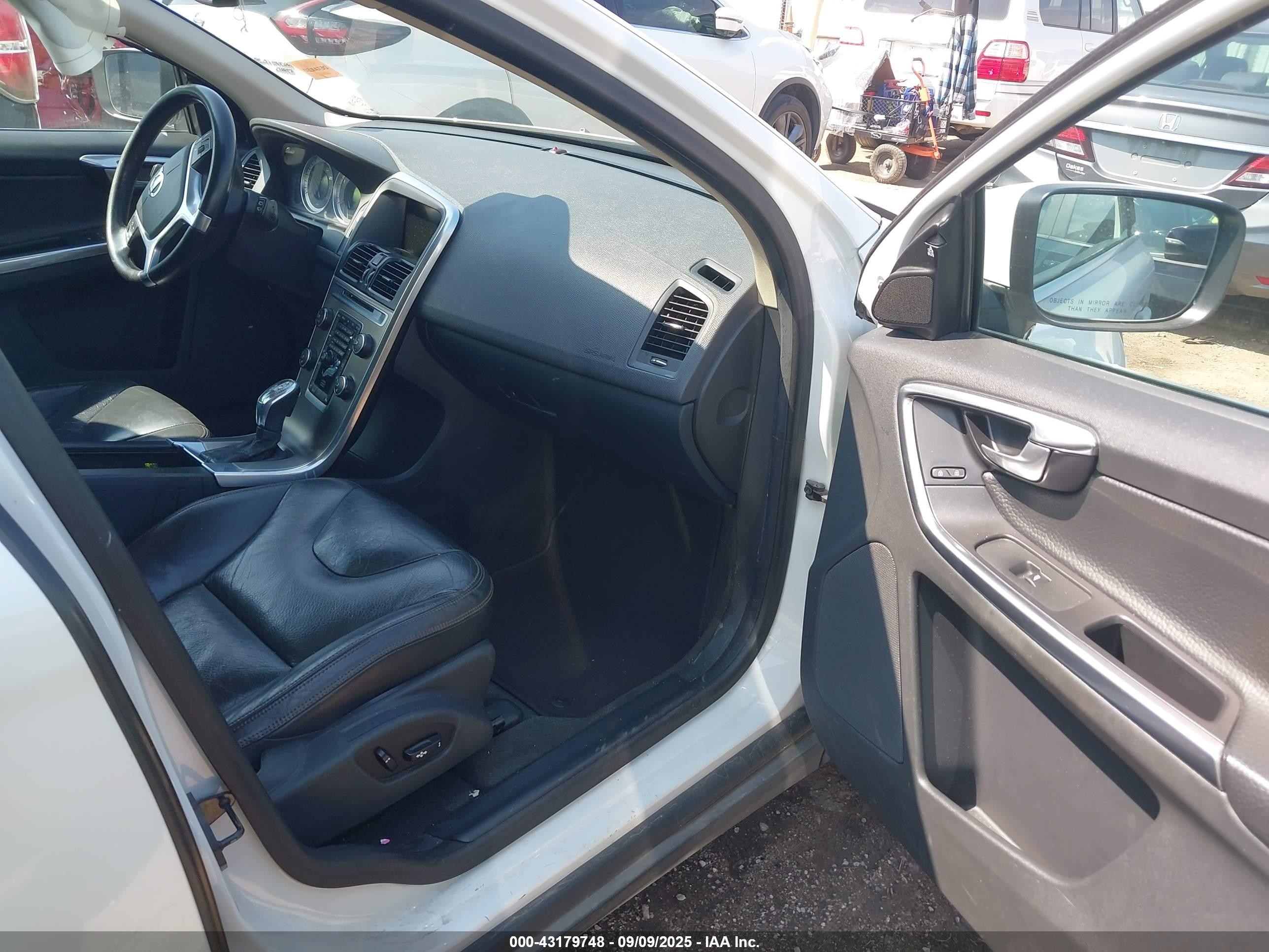 2013 Volvo Xc60 3.2 Premier Plus White vin: YV4952DZ3D2444686