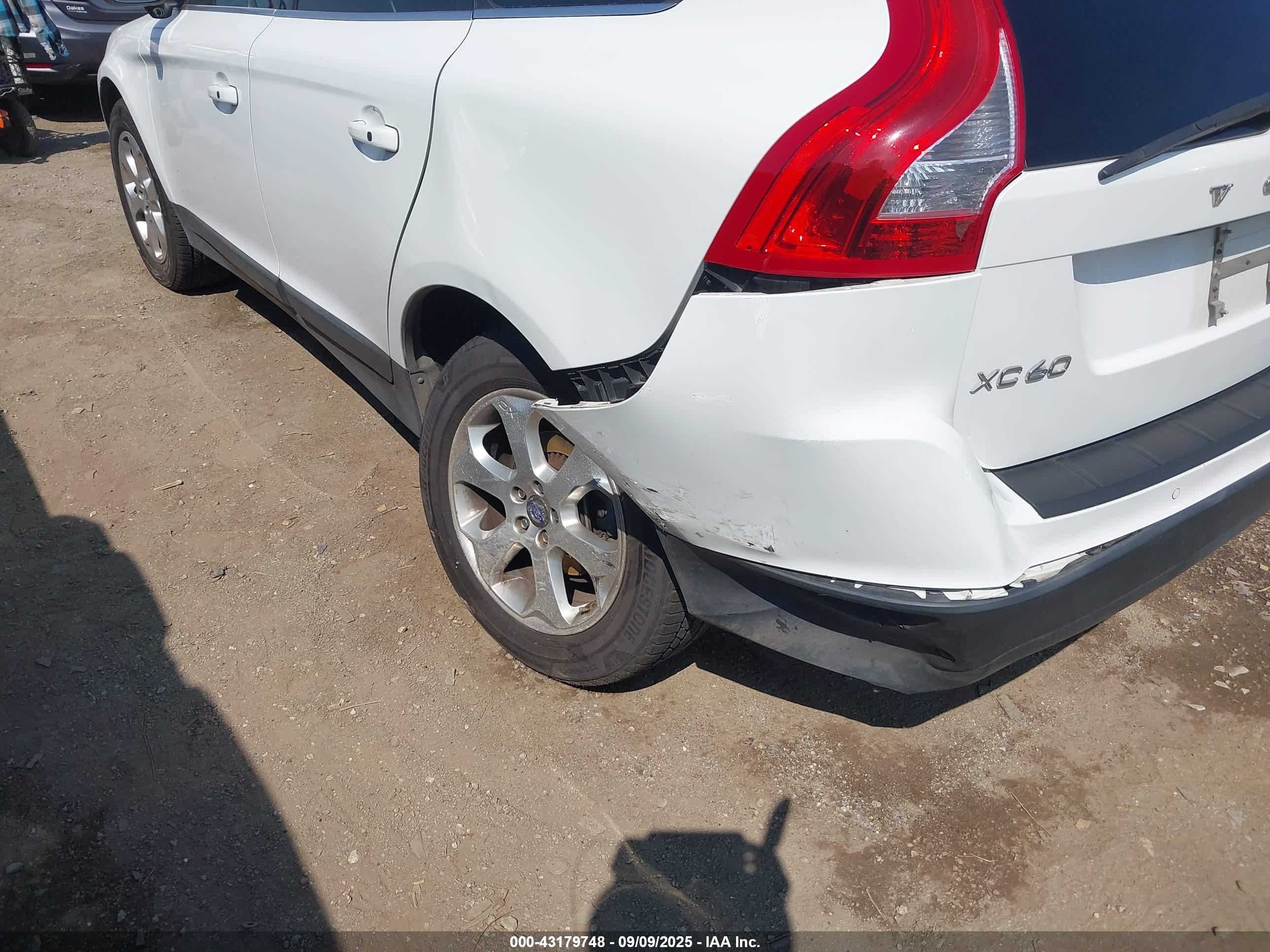 2013 Volvo Xc60 3.2 Premier Plus White vin: YV4952DZ3D2444686