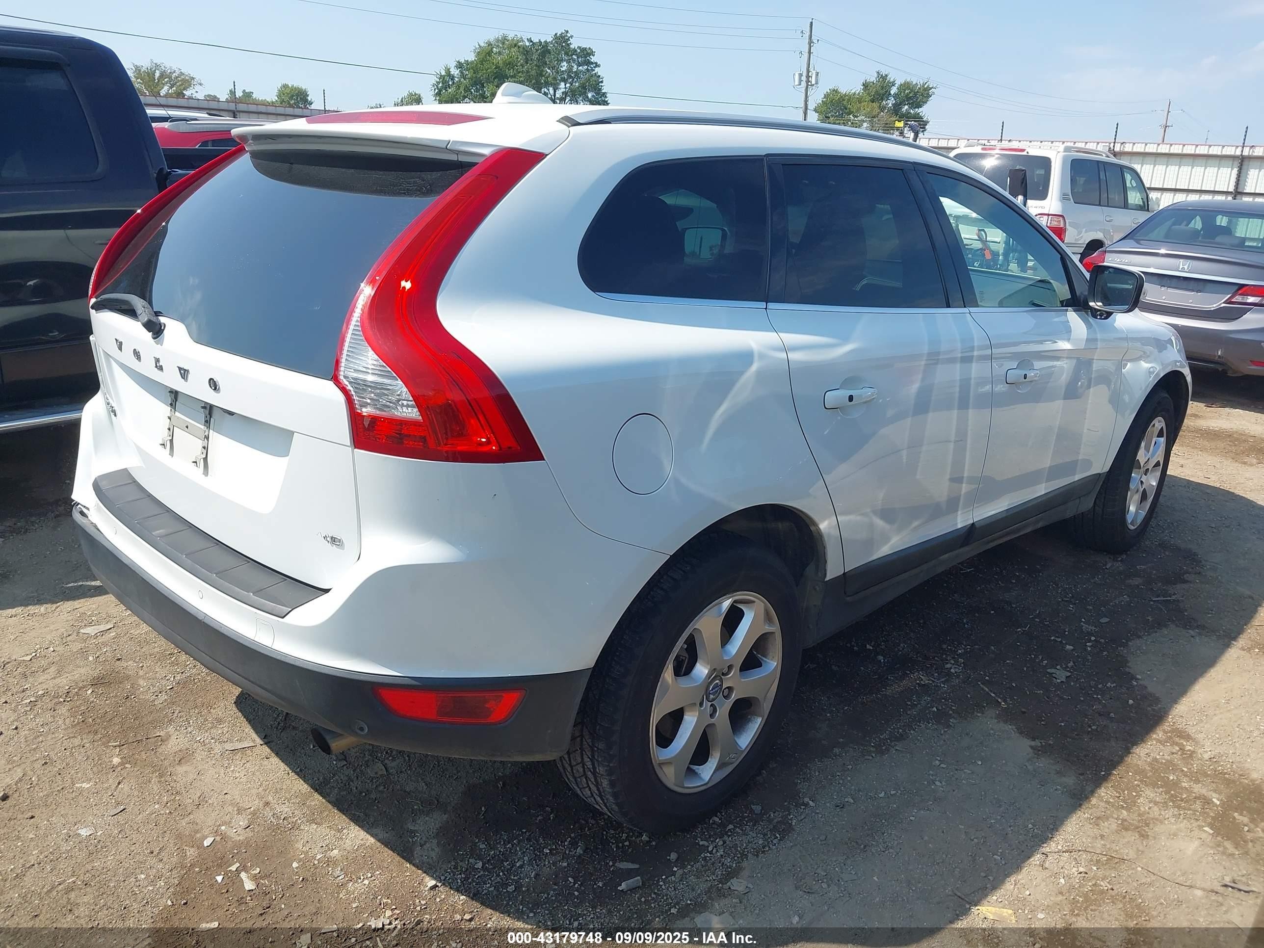 2013 Volvo Xc60 3.2 Premier Plus White vin: YV4952DZ3D2444686