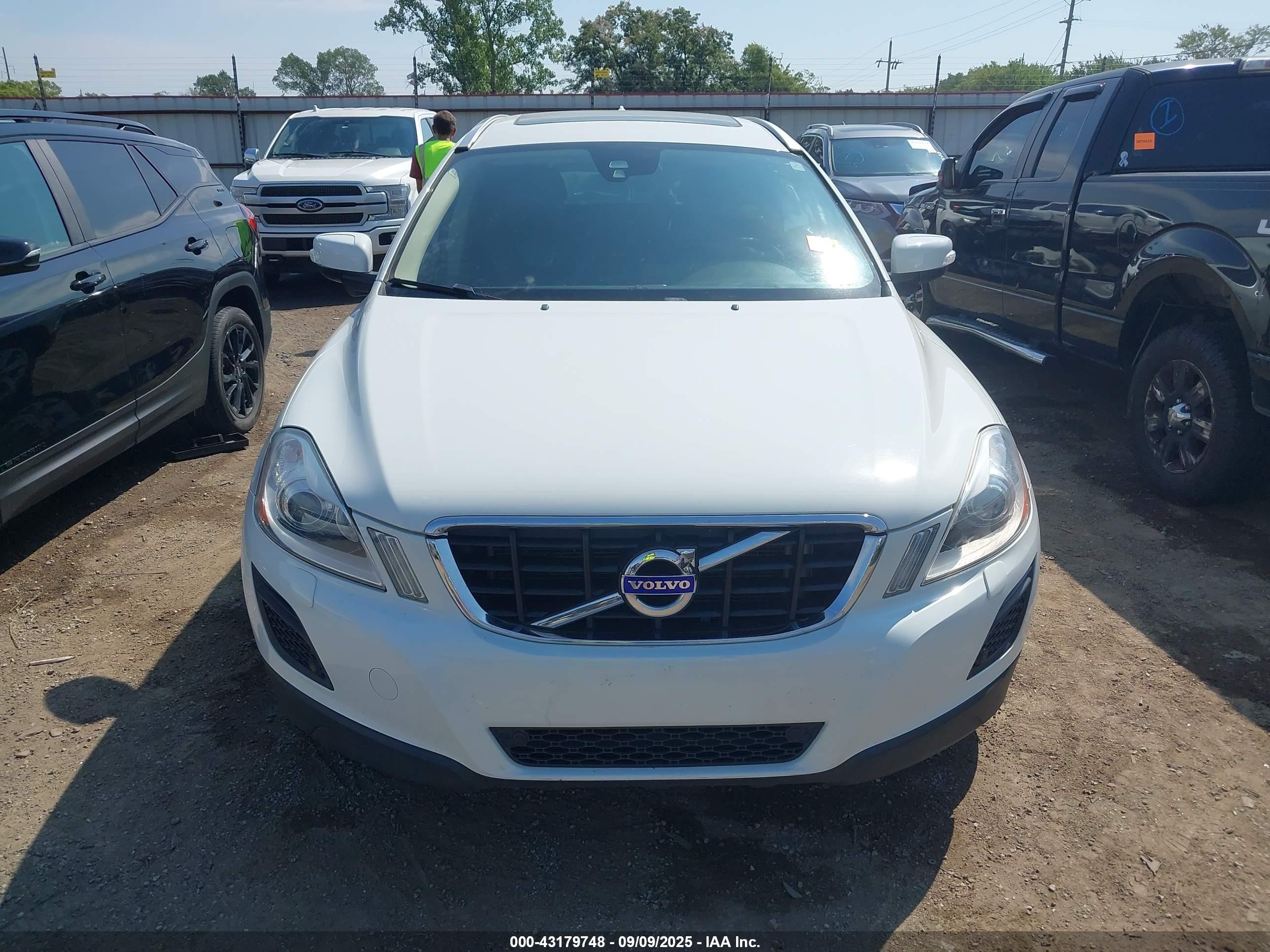 2013 Volvo Xc60 3.2 Premier Plus White vin: YV4952DZ3D2444686
