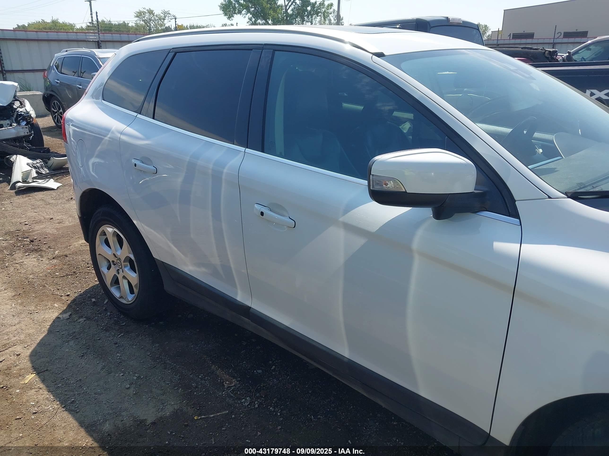 2013 Volvo Xc60 3.2 Premier Plus White vin: YV4952DZ3D2444686