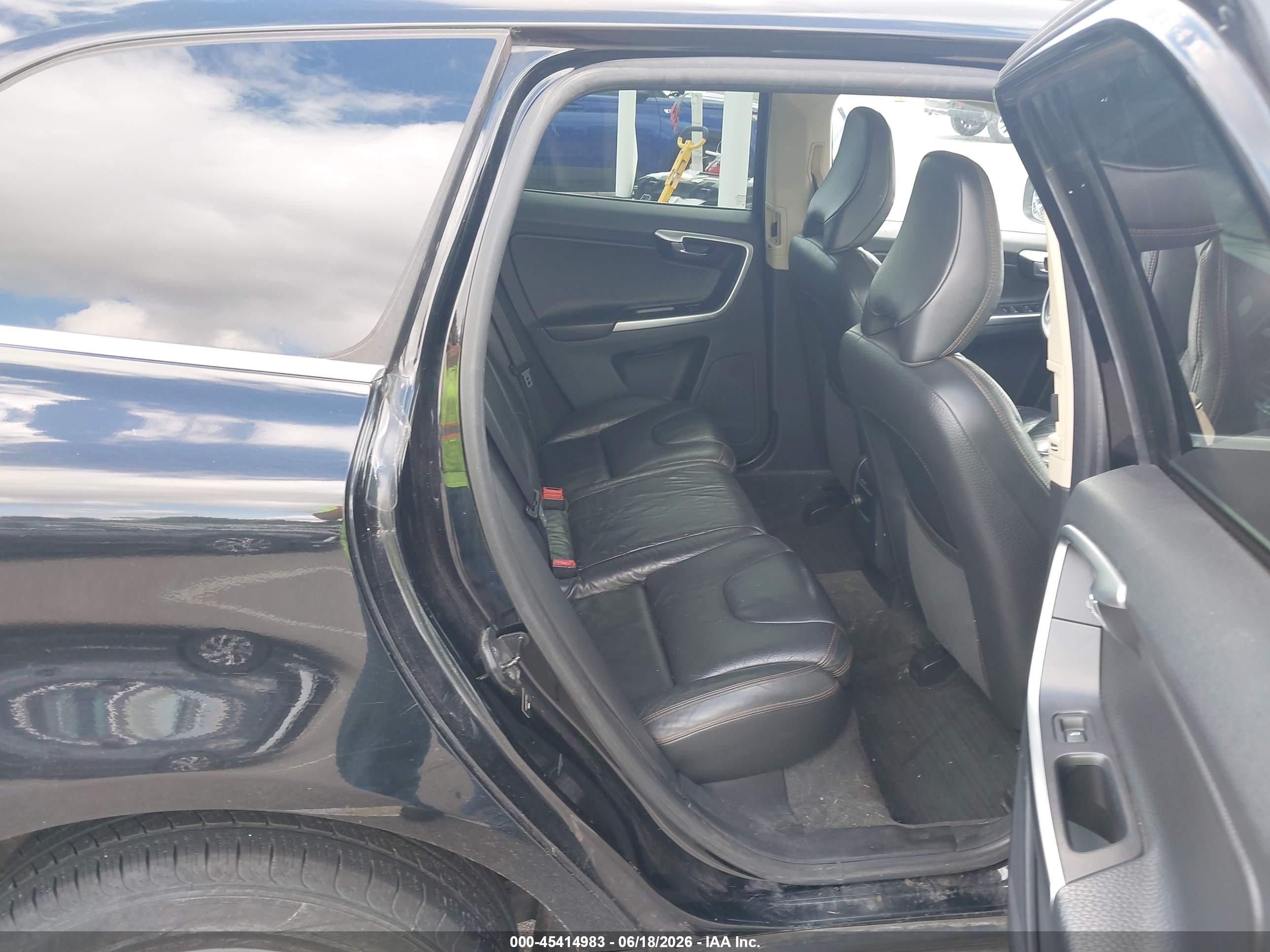 2011 Volvo Xc60 3.2/3.2 R-design Черный vin: YV4952DZ6B2138952