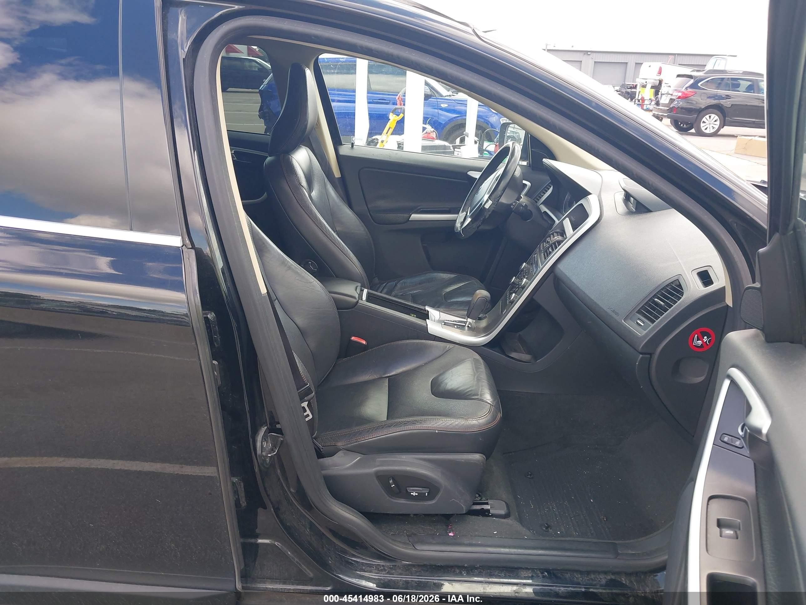 2011 Volvo Xc60 3.2/3.2 R-design Черный vin: YV4952DZ6B2138952
