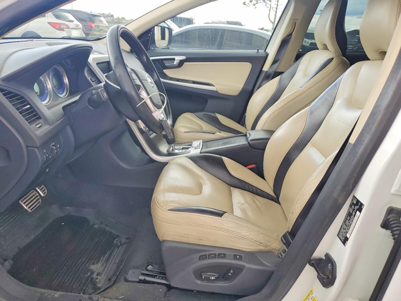 2011 Volvo Xc60 3.2 Белый vin: YV4952DZ7B2202948