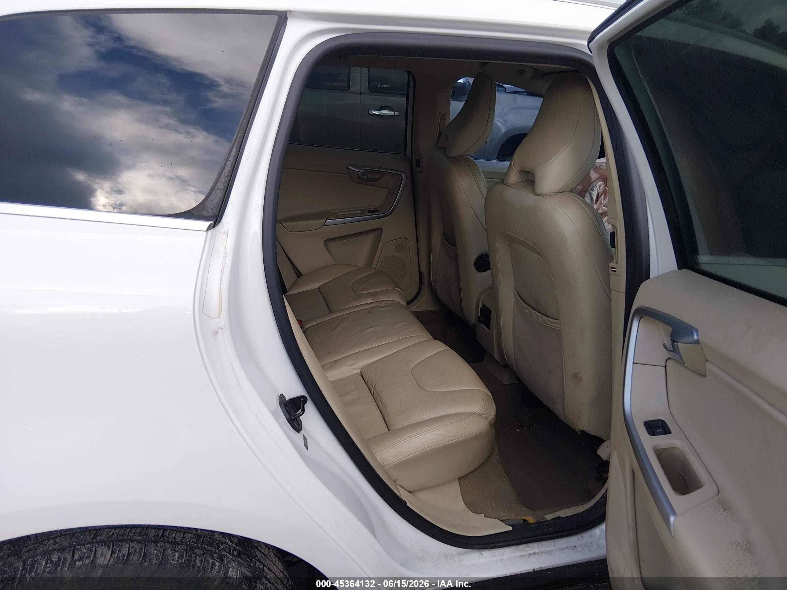 2011 Volvo Xc60 3.2 White vin: YV4952DZ8B2220052