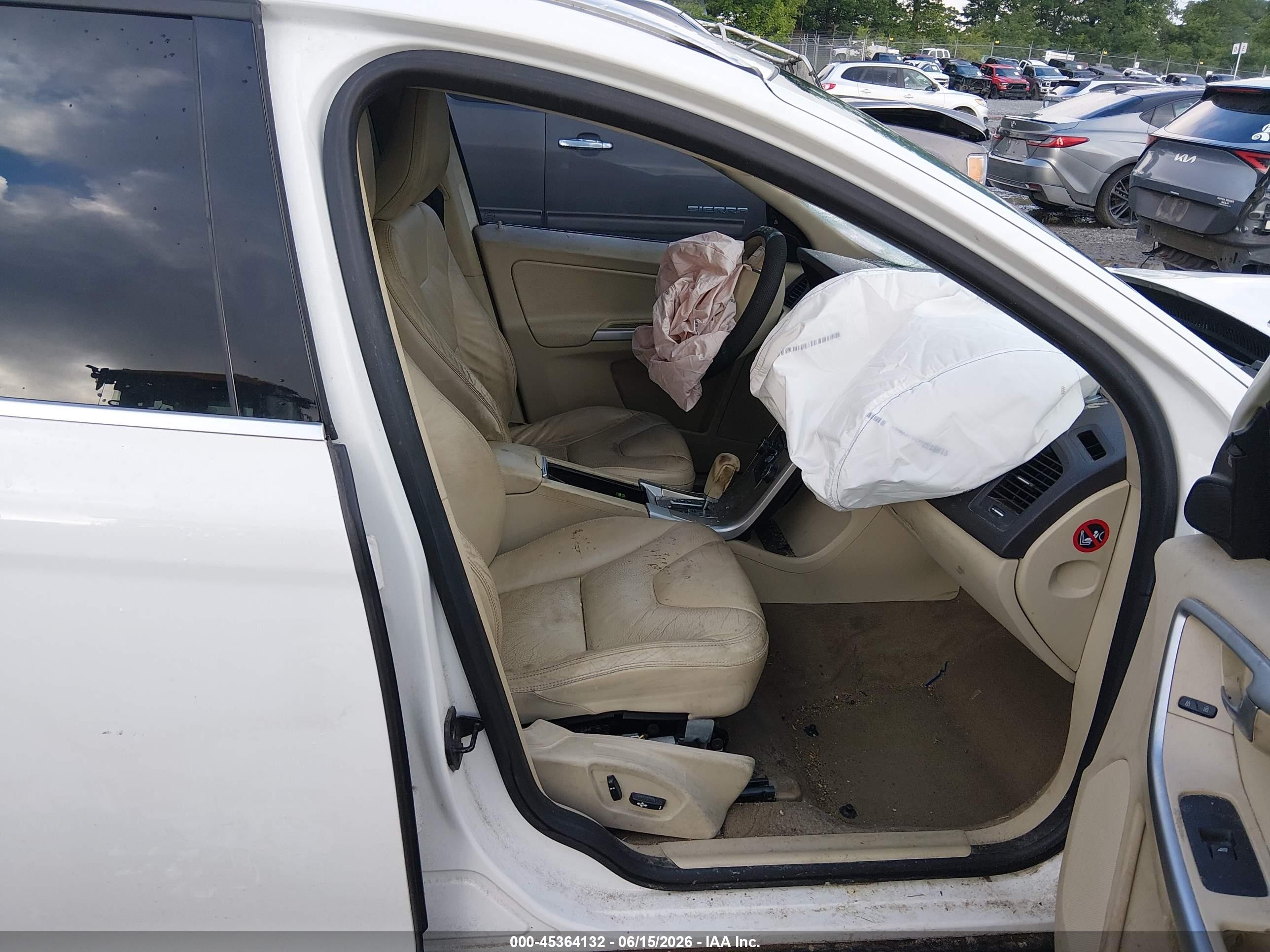 2011 Volvo Xc60 3.2 White vin: YV4952DZ8B2220052