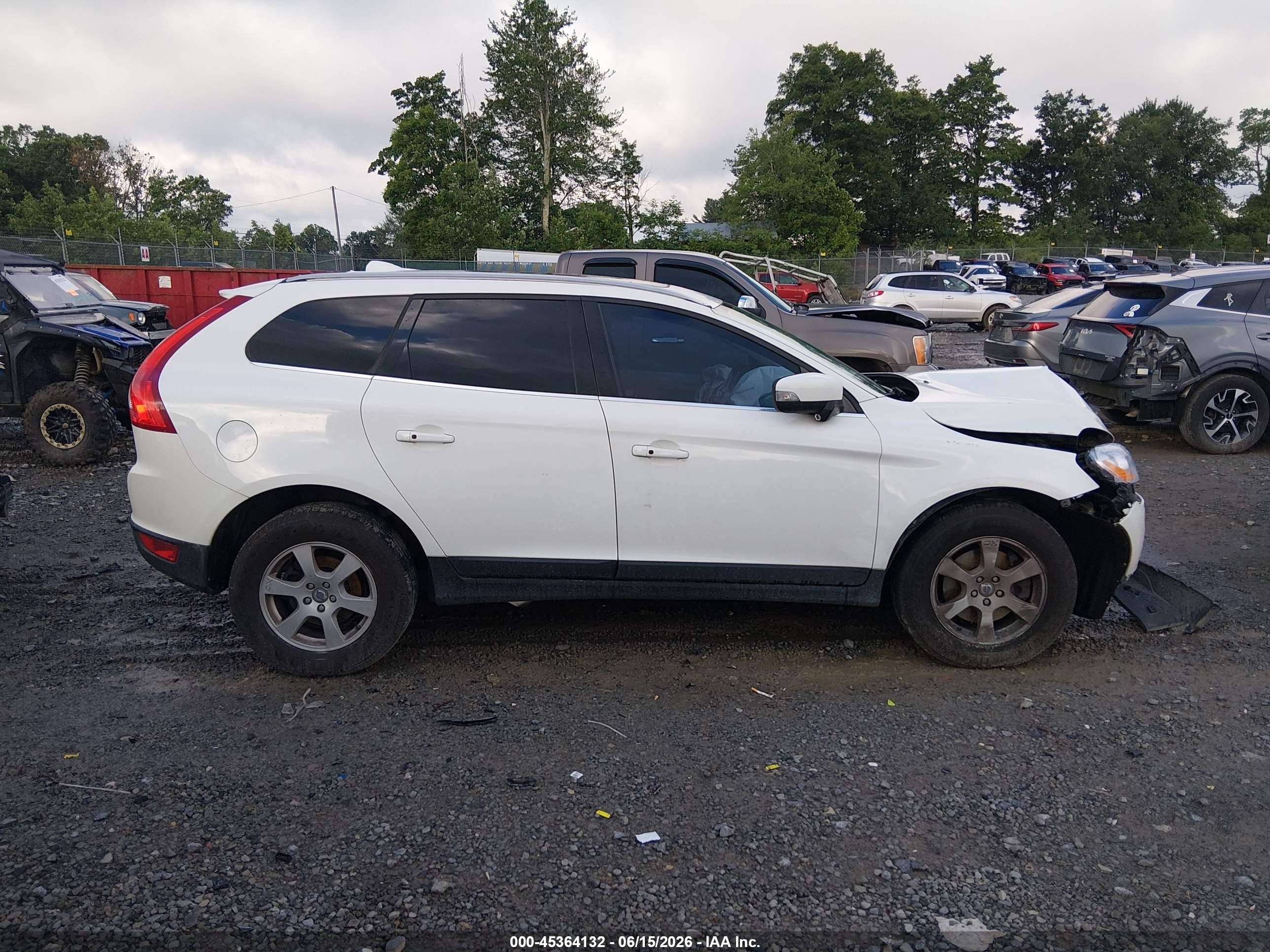 2011 Volvo Xc60 3.2 White vin: YV4952DZ8B2220052