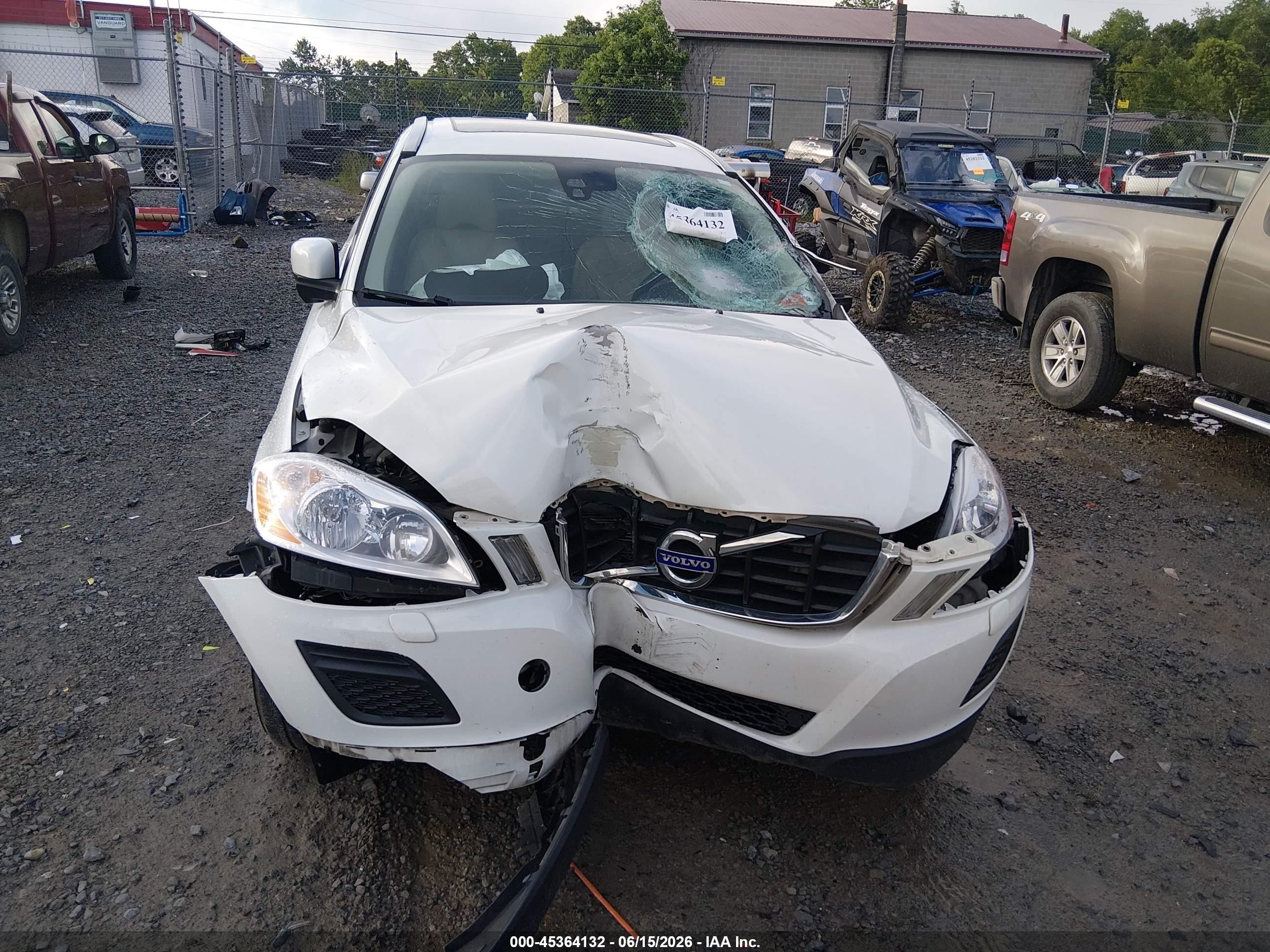 2011 Volvo Xc60 3.2 White vin: YV4952DZ8B2220052