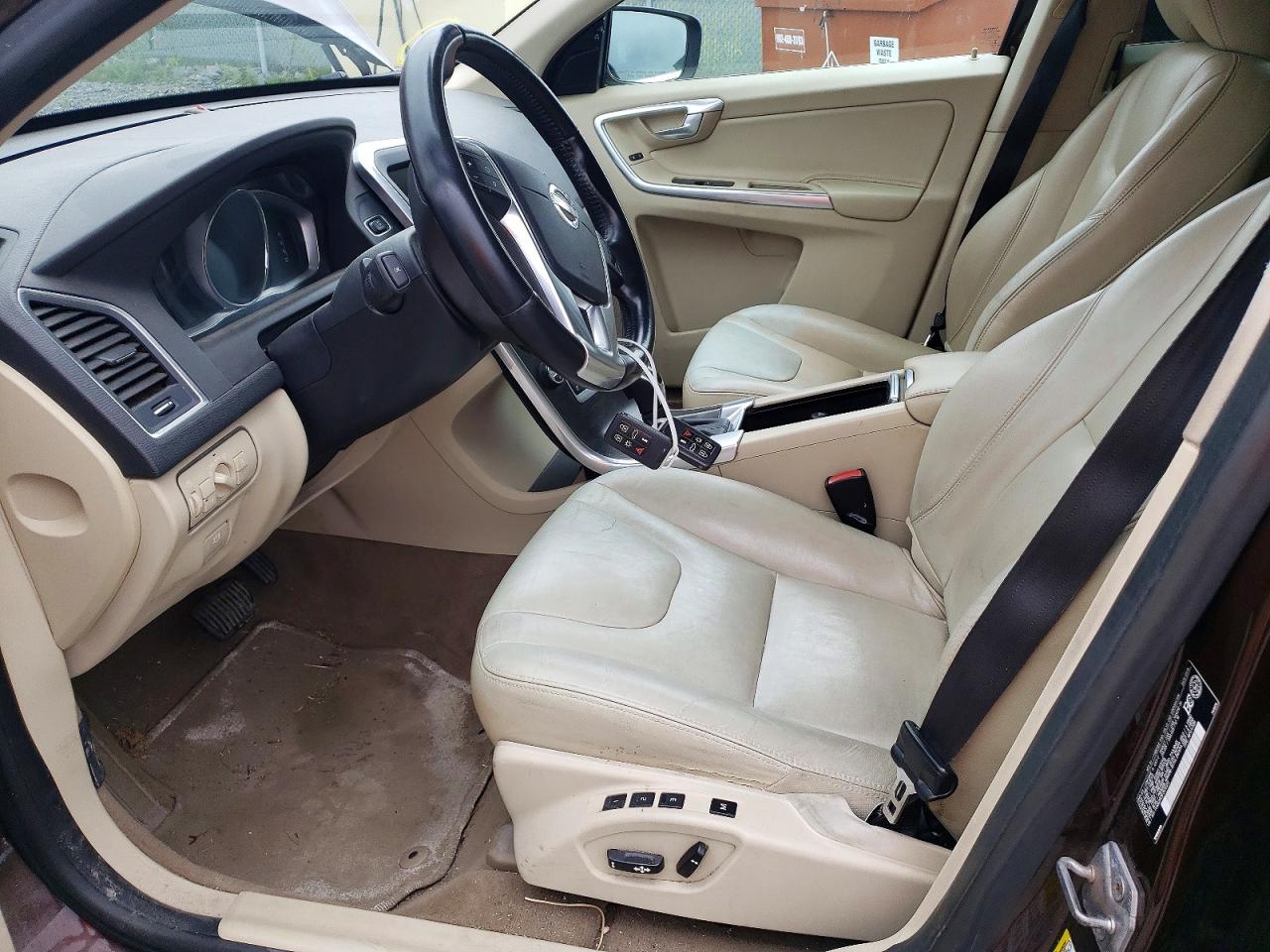 2015 Volvo Xc60 3.2 Premier + Brown vin: YV4952RC5F2576372