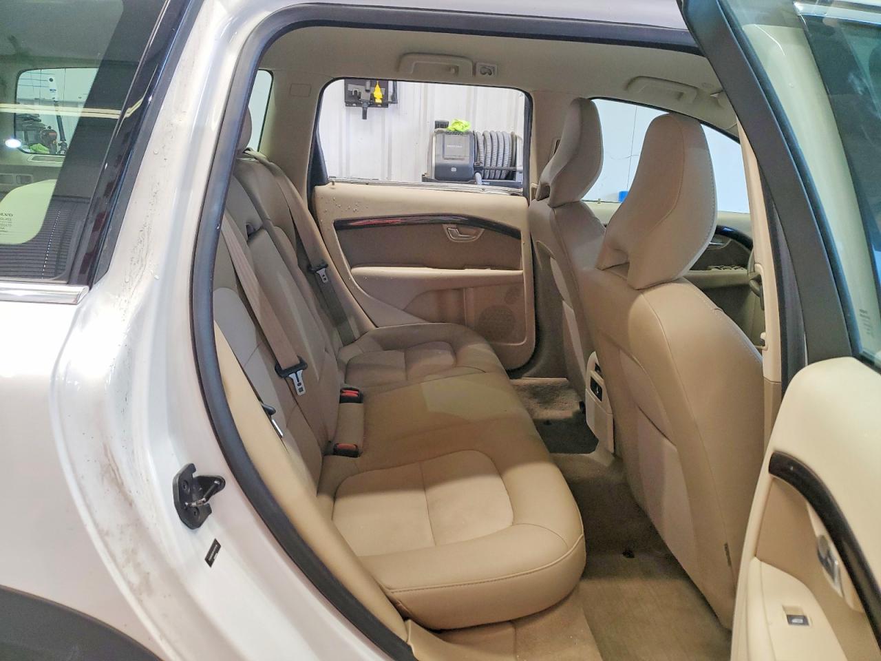 2010 Volvo Xc70 3.2 White vin: YV4960BZ6A1079748