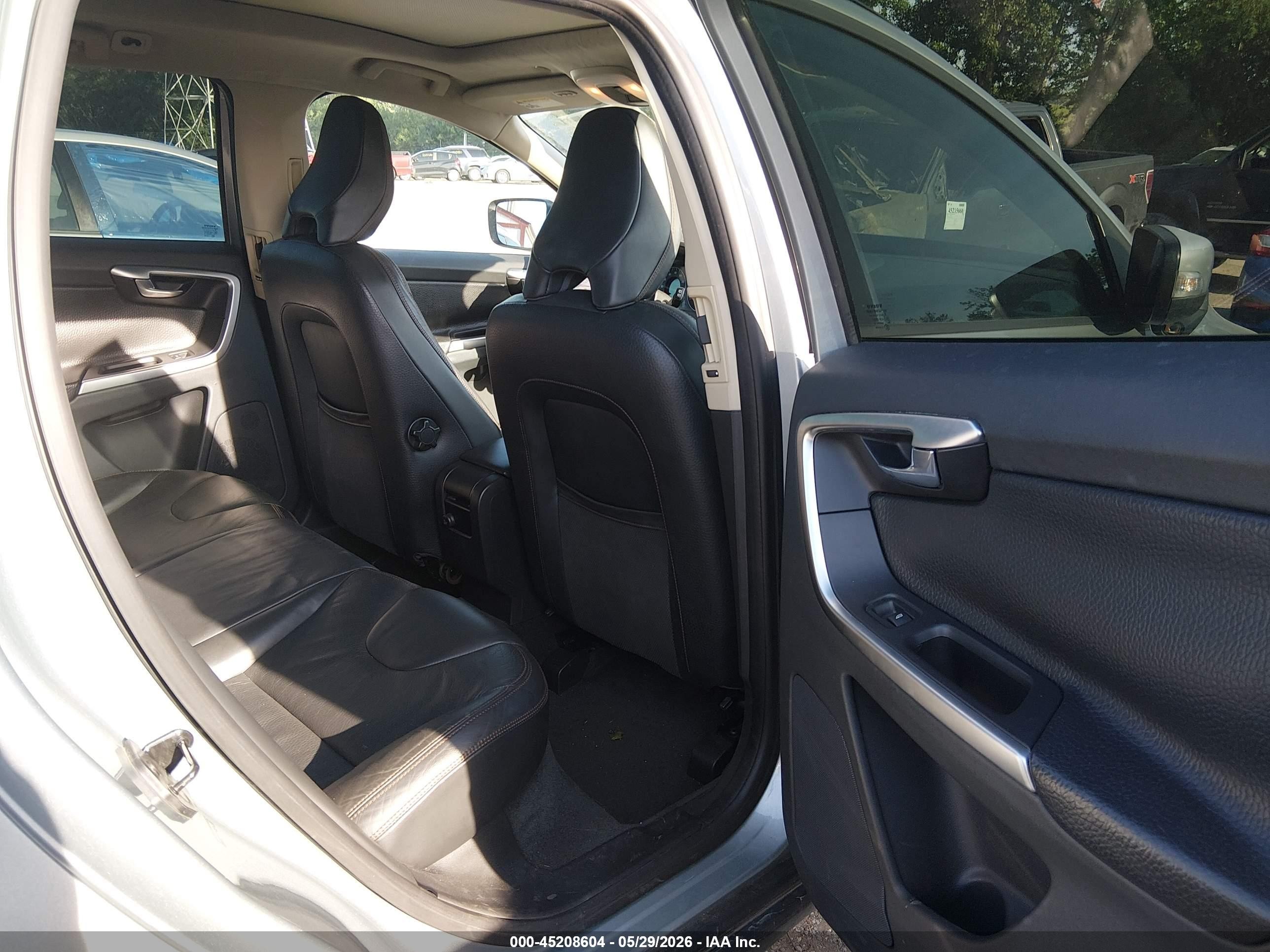 2010 Volvo Xc60 3.2 Silver vin: YV4982DL0A2109884