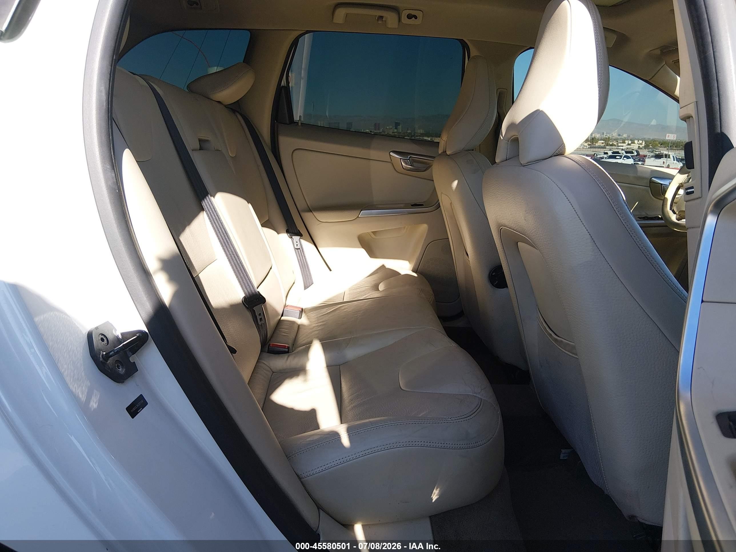 2010 Volvo Xc60 3.2 Белый vin: YV4982DL9A2077498
