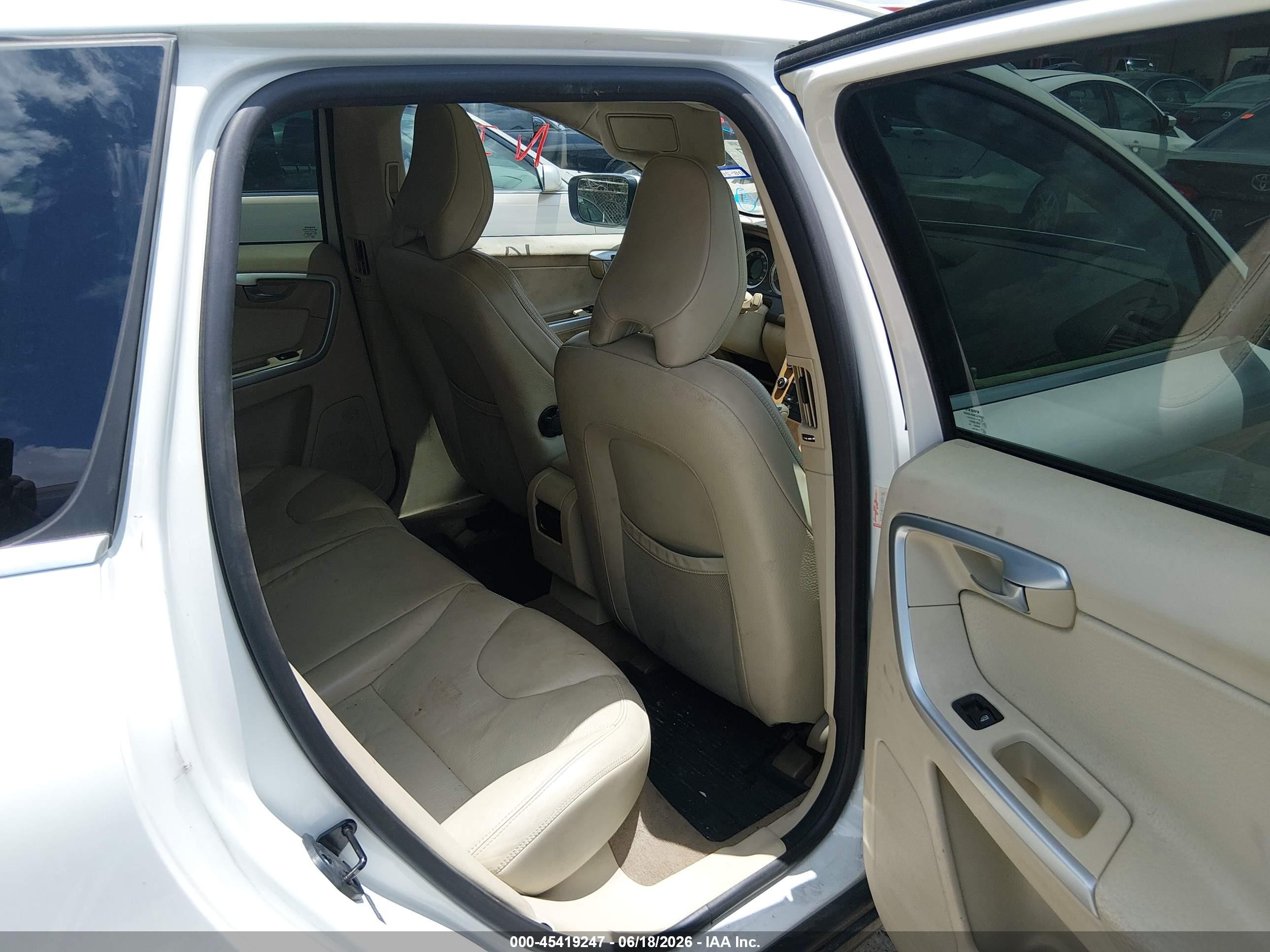 2010 Volvo Xc60 T6/t6 R-design White vin: YV4992DZ2A2035403