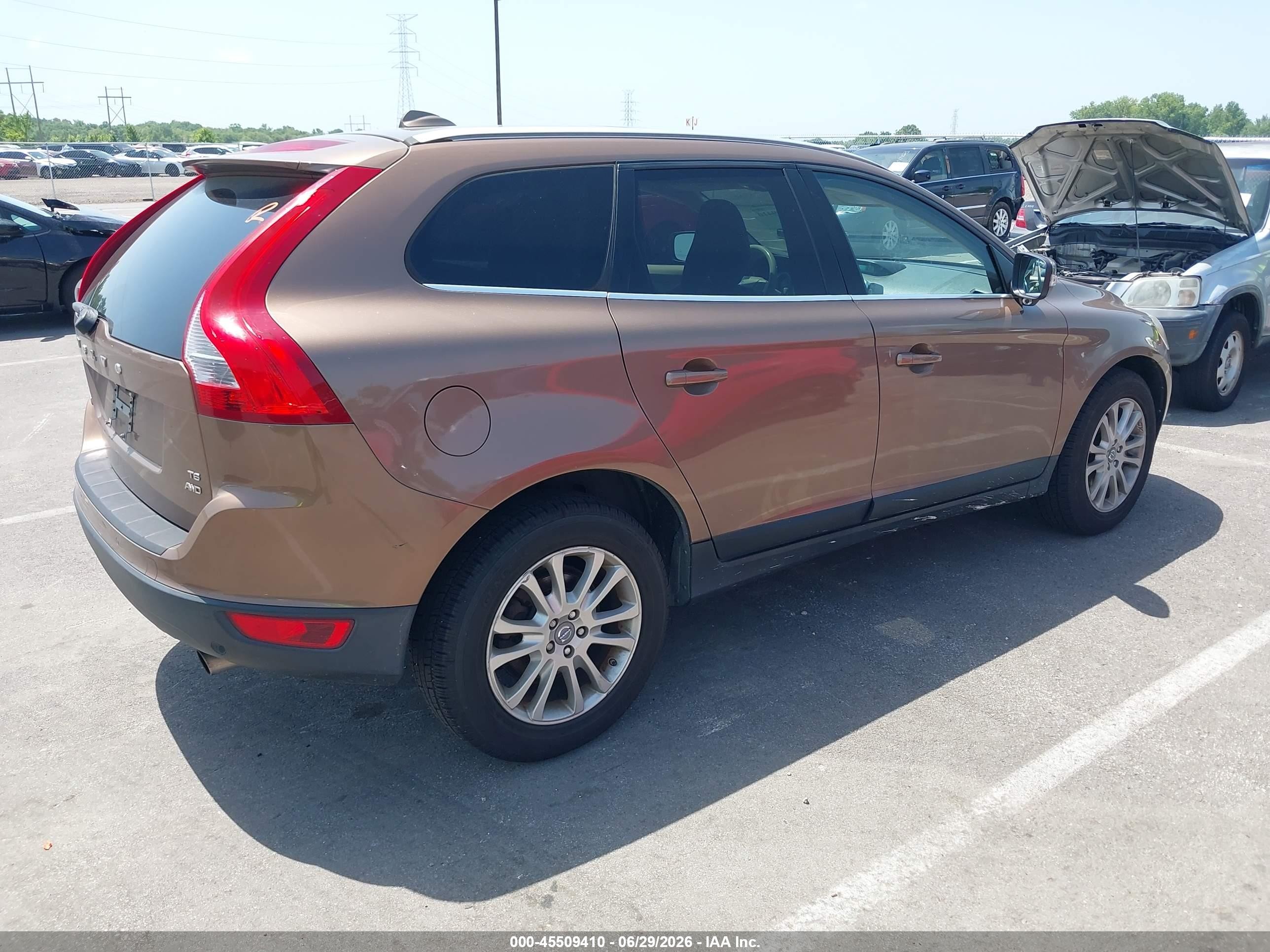 2010 Volvo Xc60 T6/t6 R-design Brown vin: YV4992DZ4A2127001