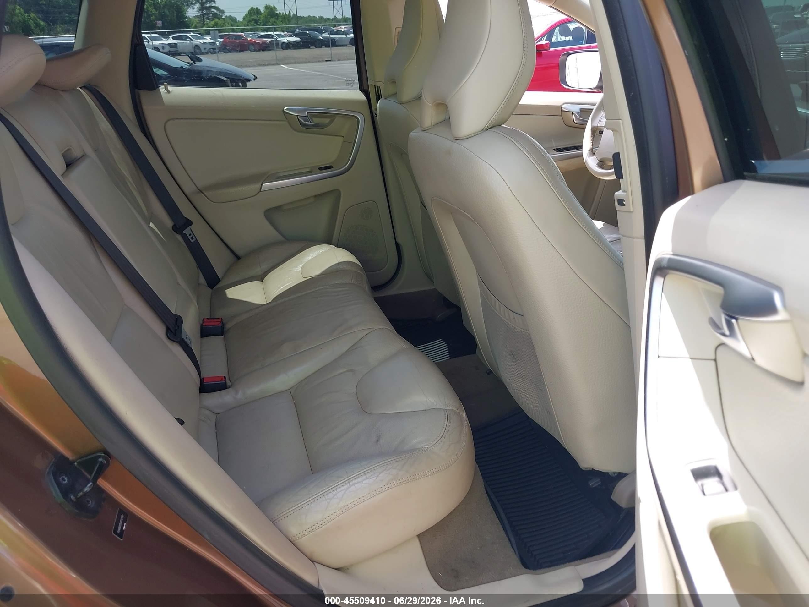 2010 Volvo Xc60 T6/t6 R-design Brown vin: YV4992DZ4A2127001