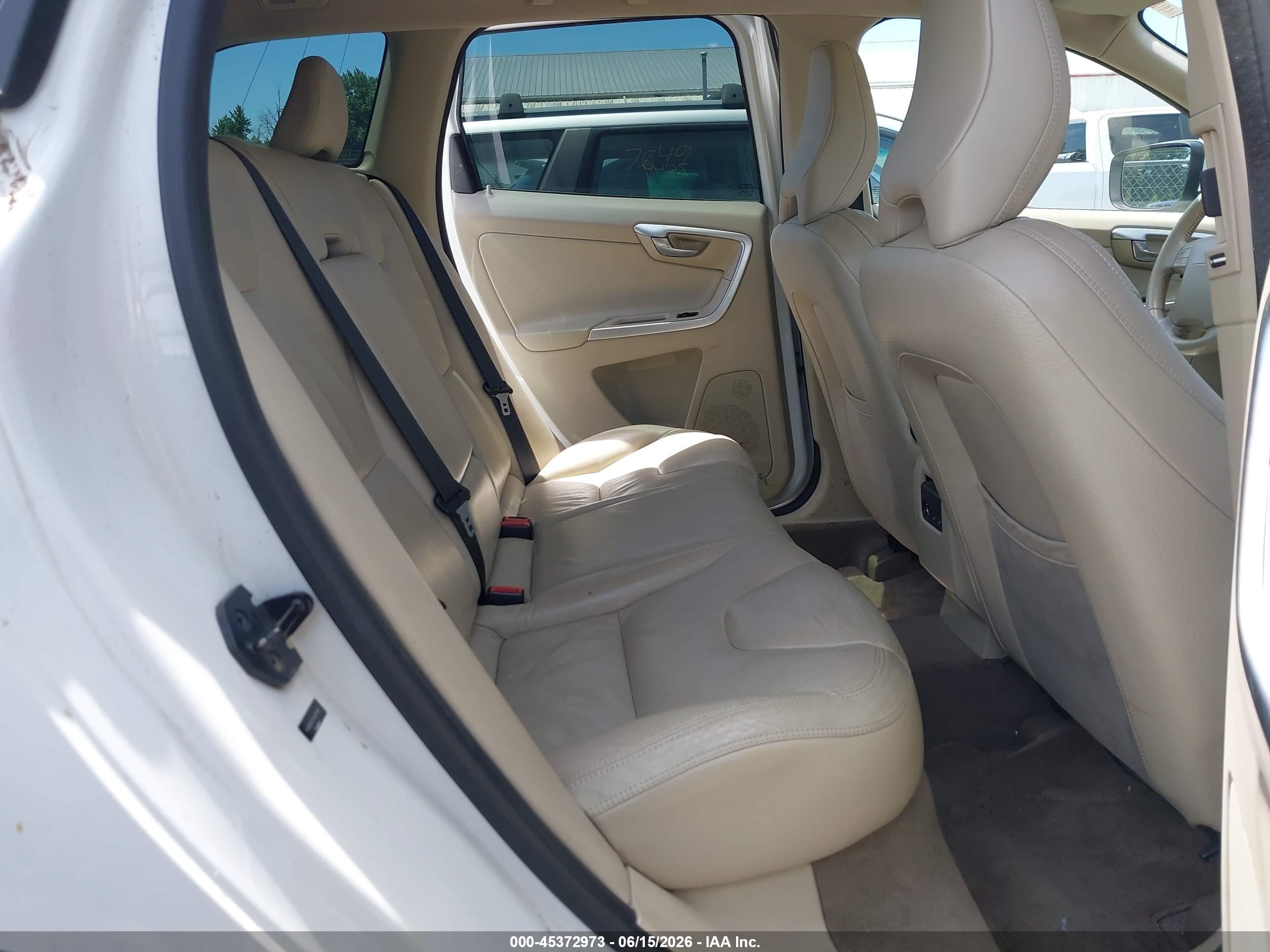 2010 Volvo Xc60 T6/t6 R-design White vin: YV4992DZ7A2027460
