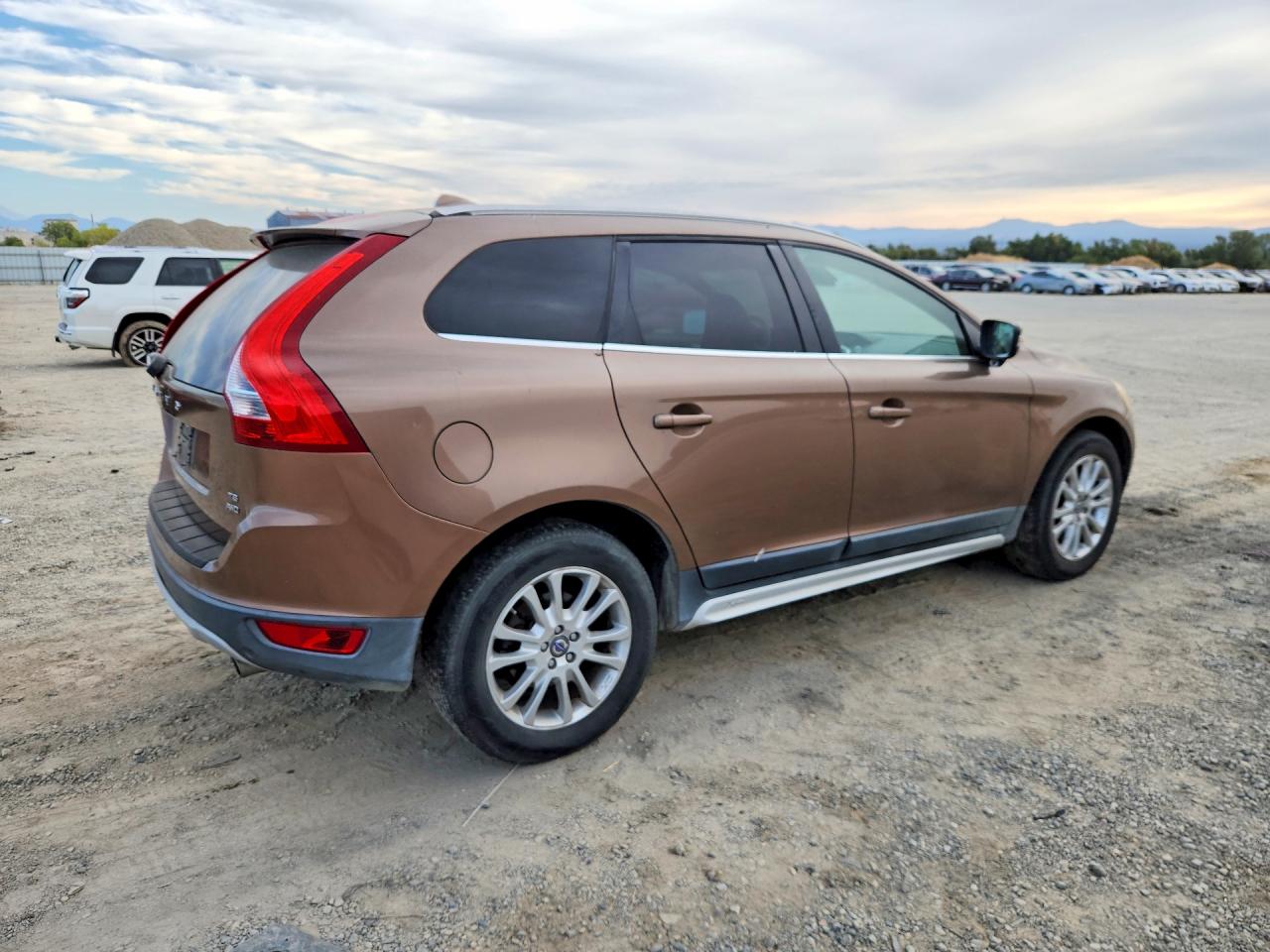 2010 Volvo Xc60 T6 Brown vin: YV4992DZ8A2020985