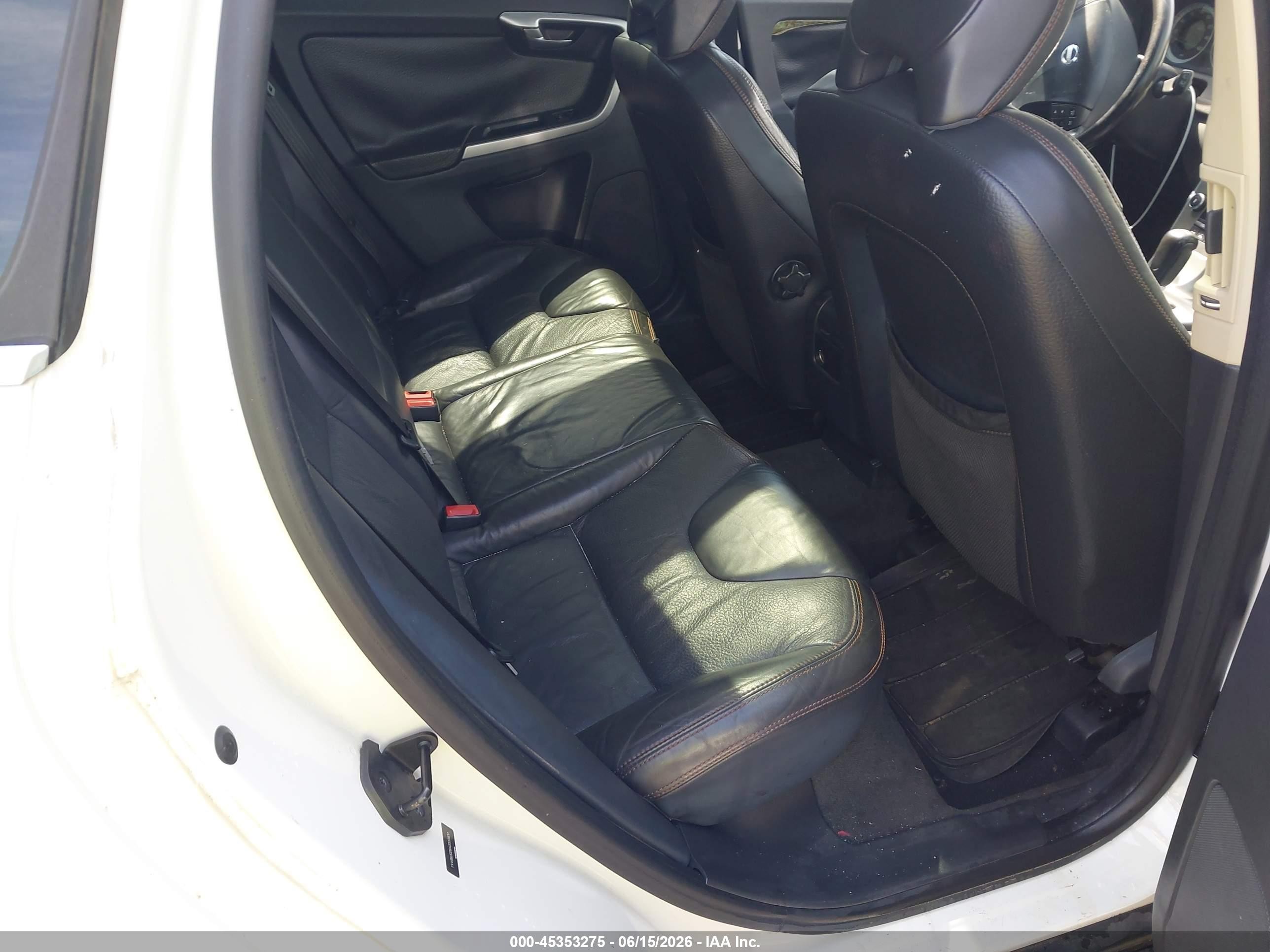 2010 Volvo Xc60 T6/t6 R-design White vin: YV4992DZ8A2032800