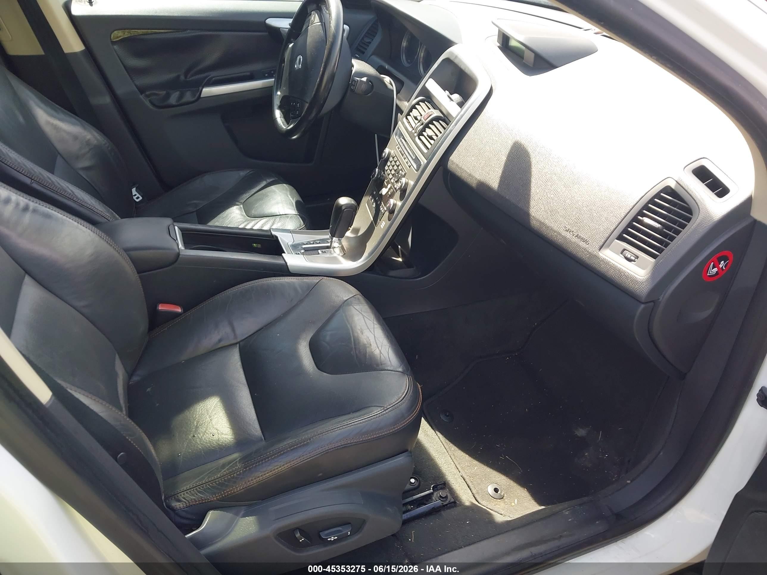 2010 Volvo Xc60 T6/t6 R-design White vin: YV4992DZ8A2032800
