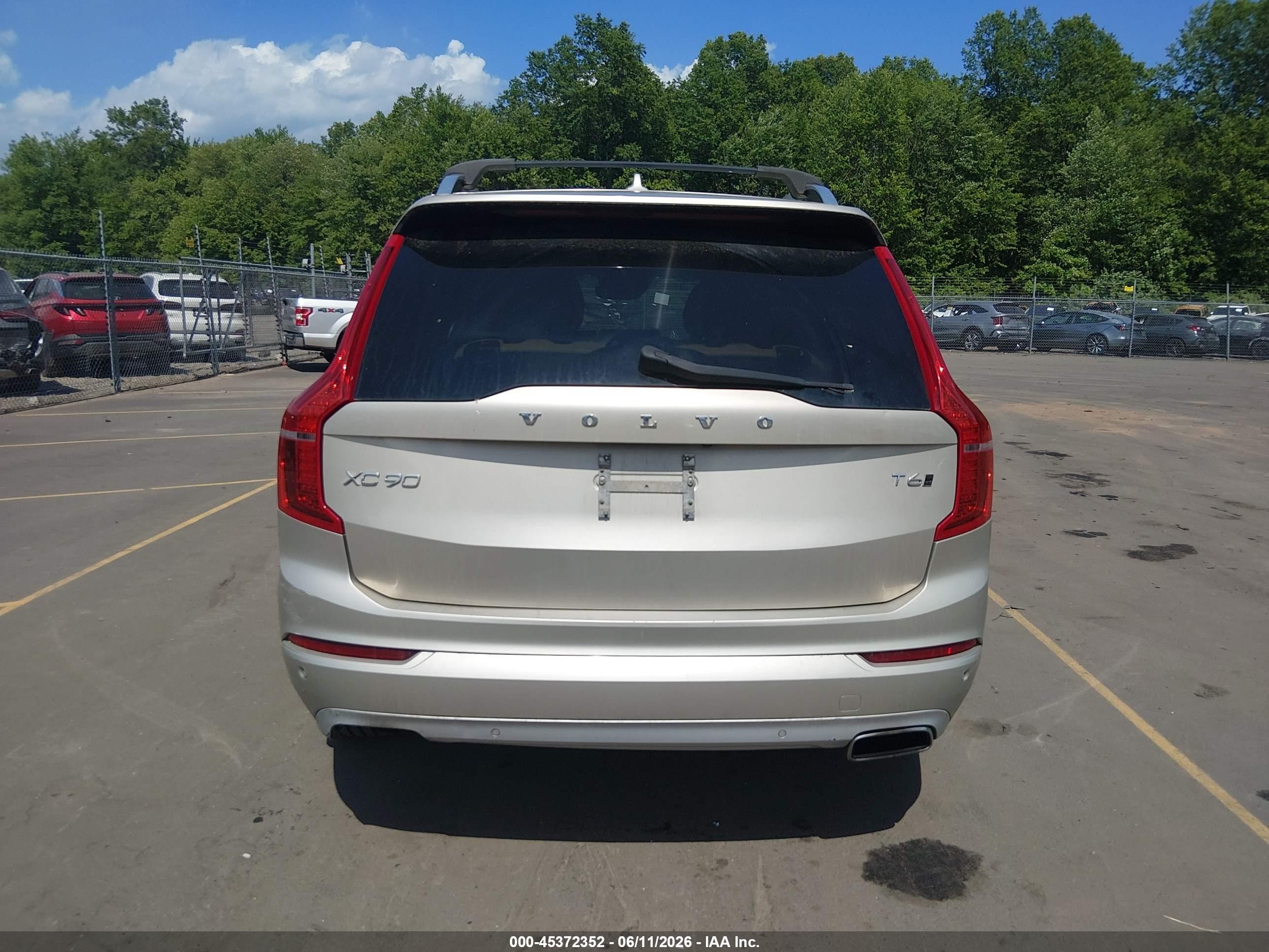 2016 Volvo Xc90 T6 Momentum Cream vin: YV4A22PK0G1067586
