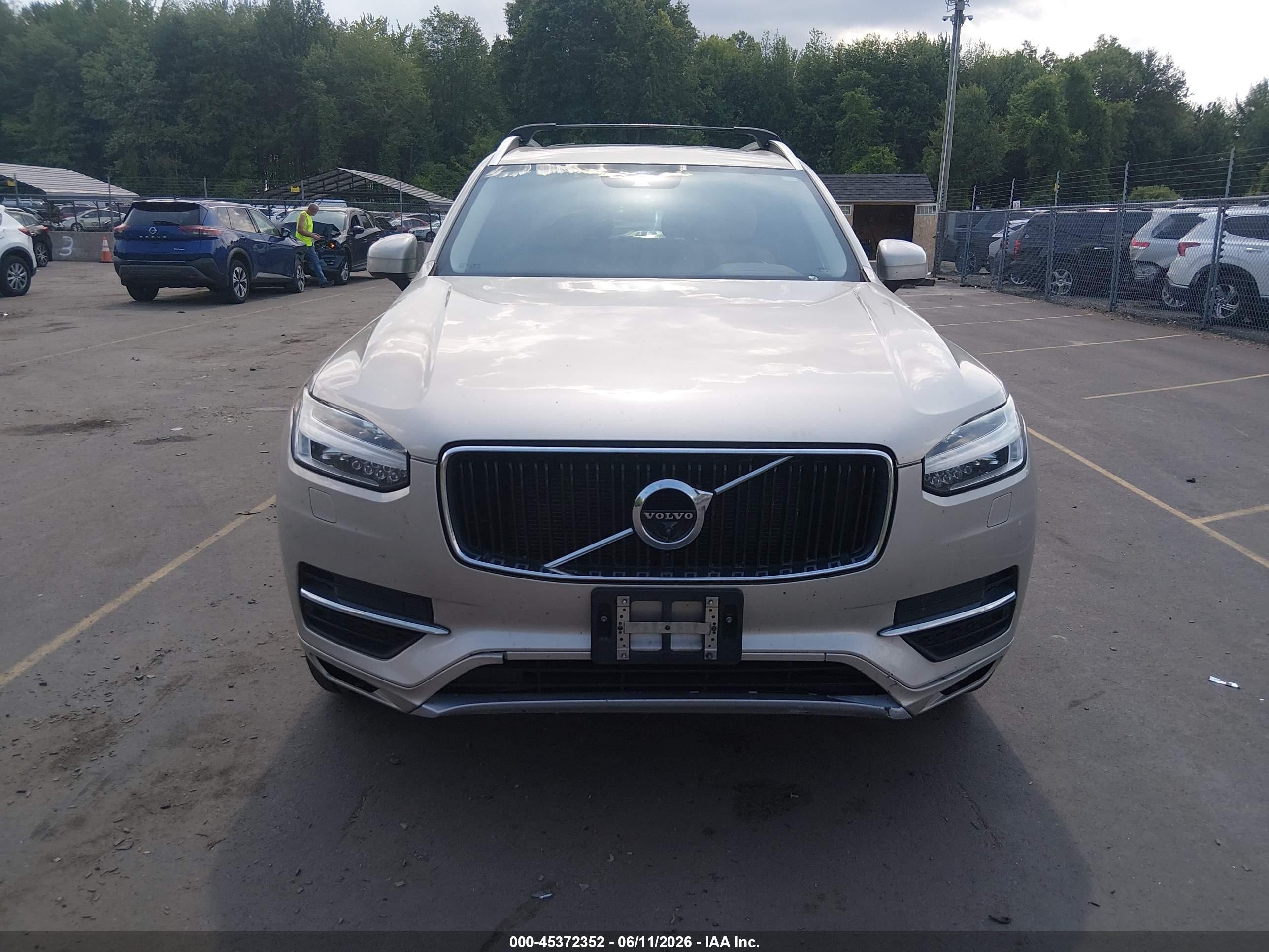 2016 Volvo Xc90 T6 Momentum Cream vin: YV4A22PK0G1067586