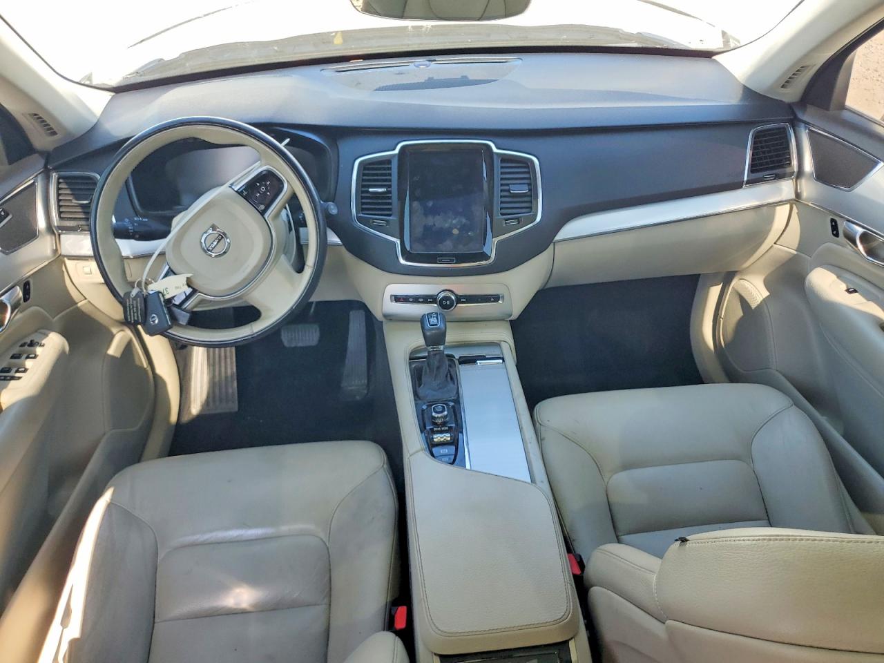 2018 Volvo Xc90 T6 White vin: YV4A22PK0J1321644