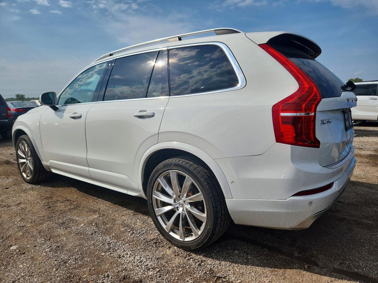 2016 Volvo Xc90 T6 White vin: YV4A22PK2G1020429