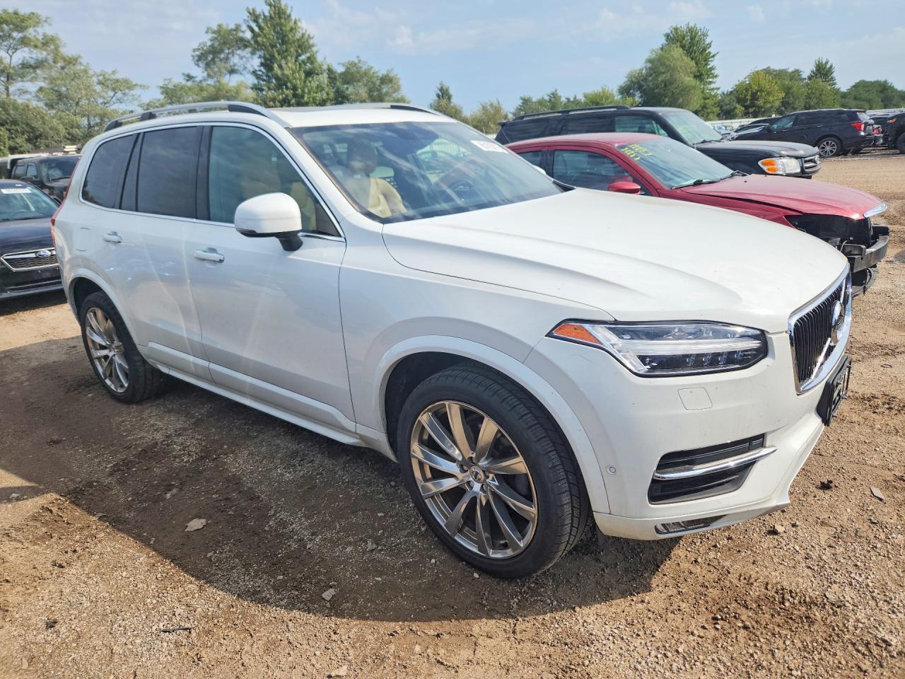 2016 Volvo Xc90 T6 White vin: YV4A22PK2G1020429
