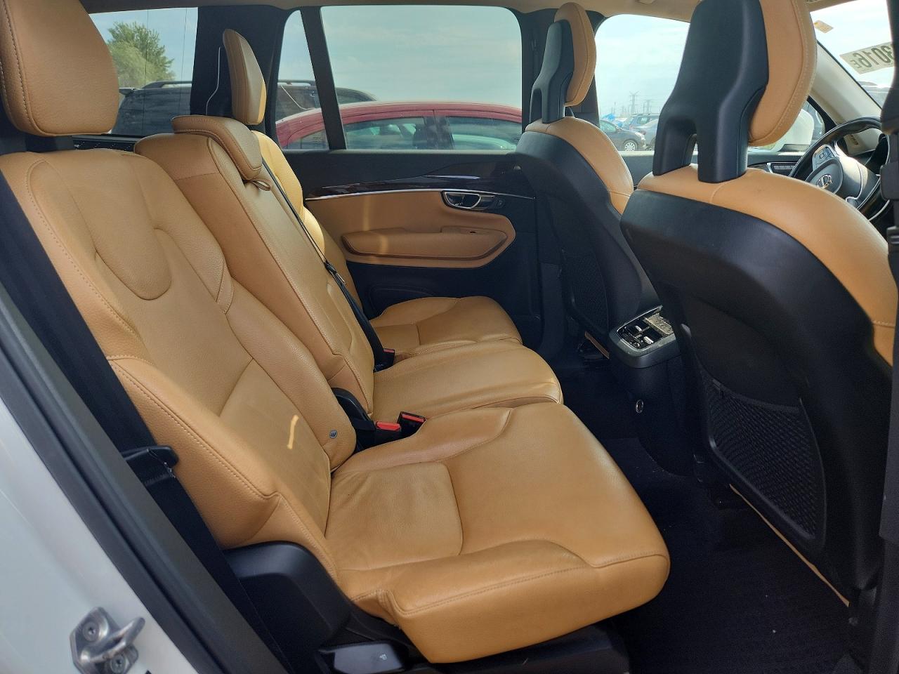 2016 Volvo Xc90 T6 White vin: YV4A22PK2G1020429