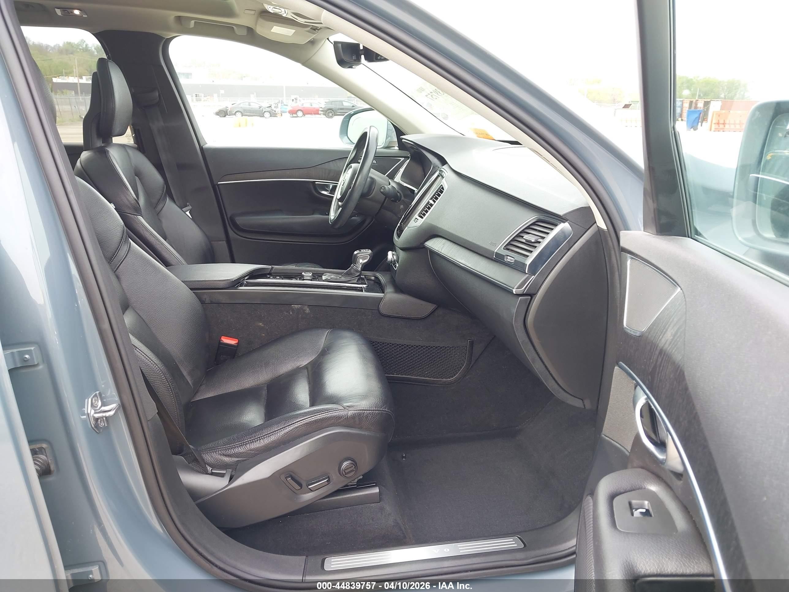 2020 Volvo Xc90 T6 Momentum 7 Passenger Blue vin: YV4A22PK2L1610270