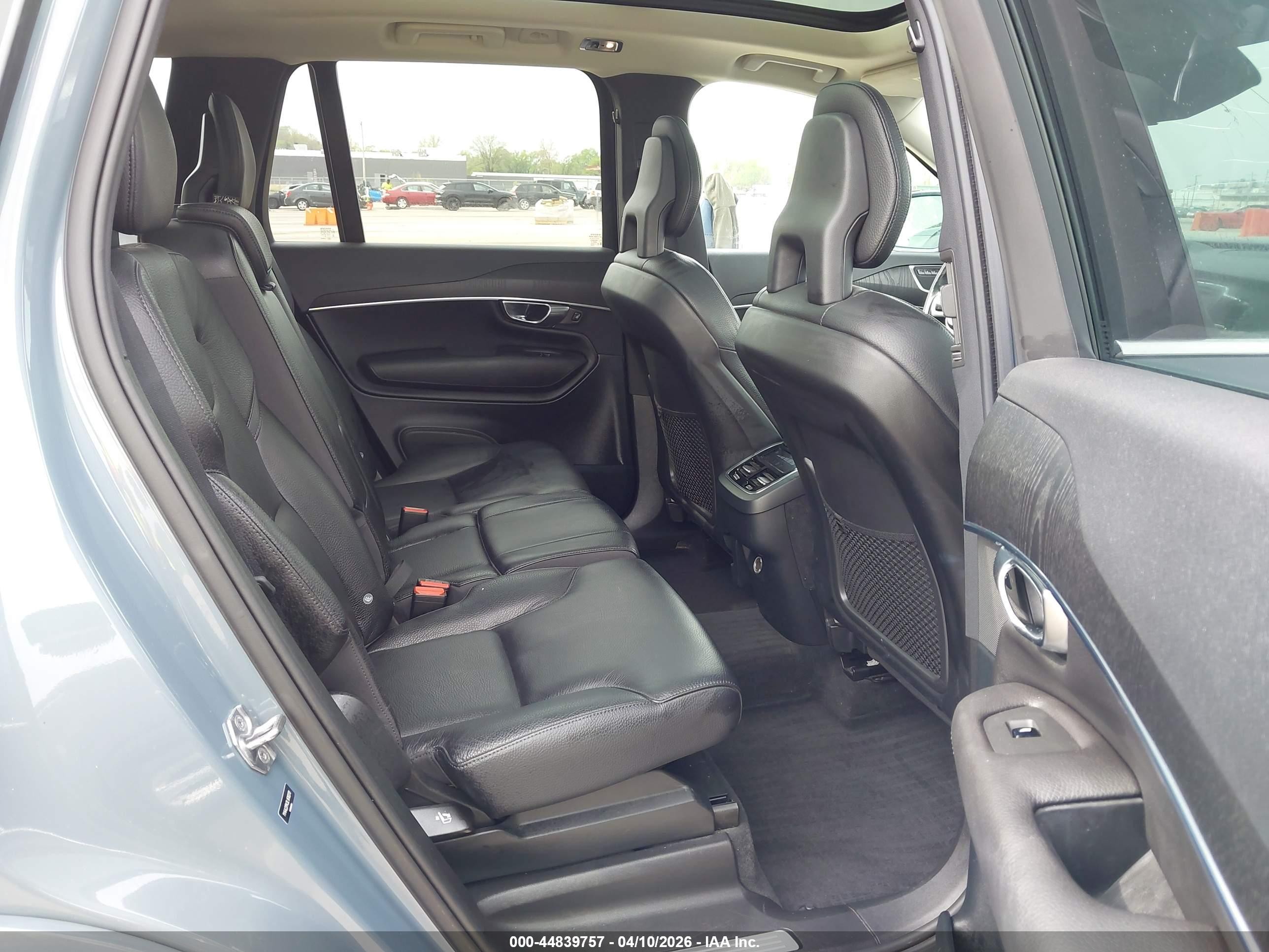 2020 Volvo Xc90 T6 Momentum 7 Passenger Blue vin: YV4A22PK2L1610270