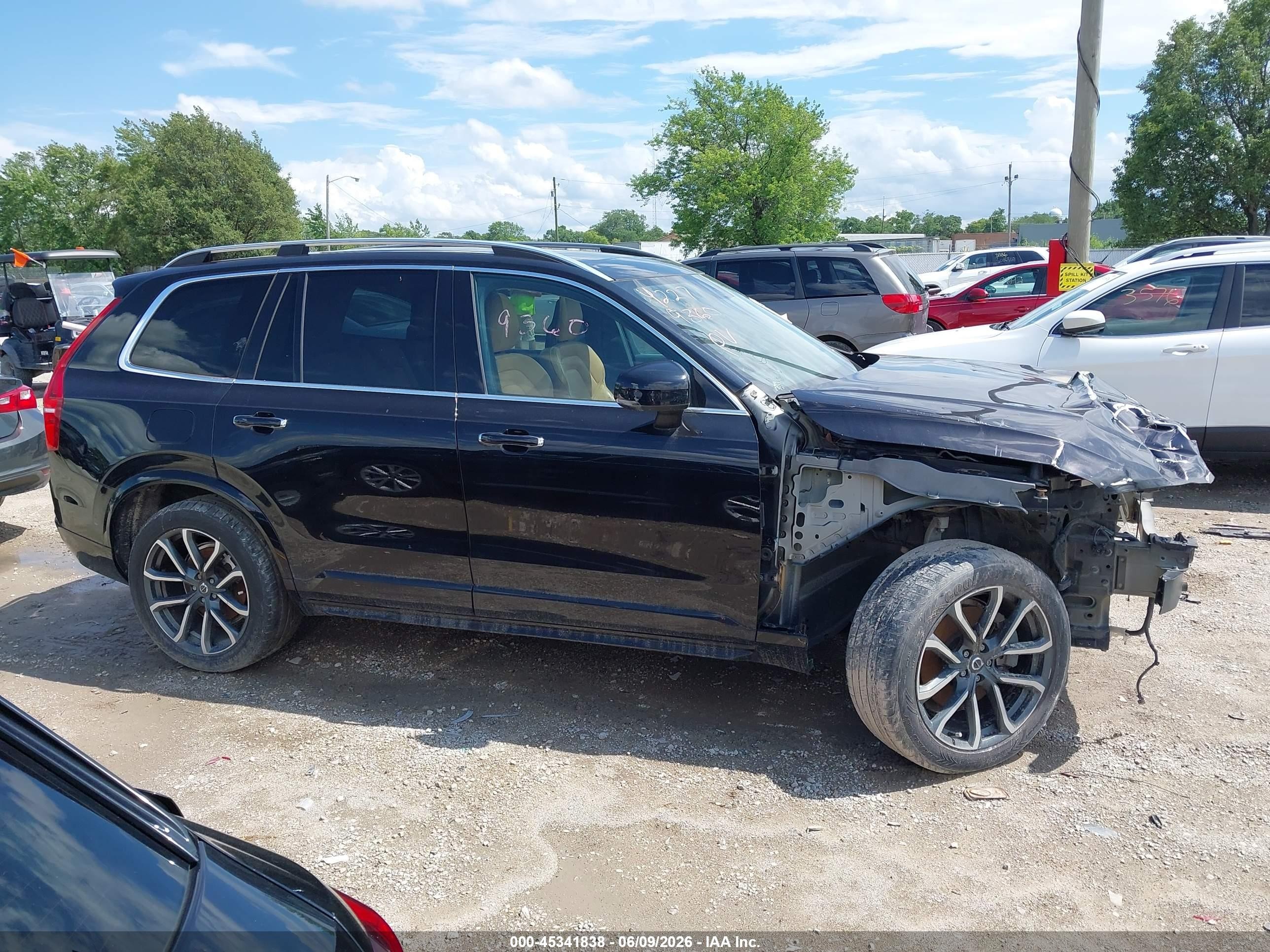 2016 Volvo Xc90 T6 Momentum Black vin: YV4A22PK6G1029537