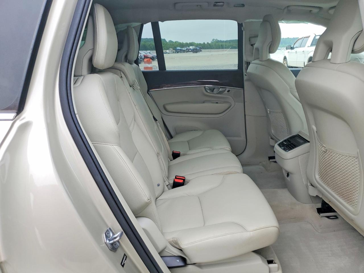2016 Volvo Xc90 T6 Gold vin: YV4A22PK6G1050078