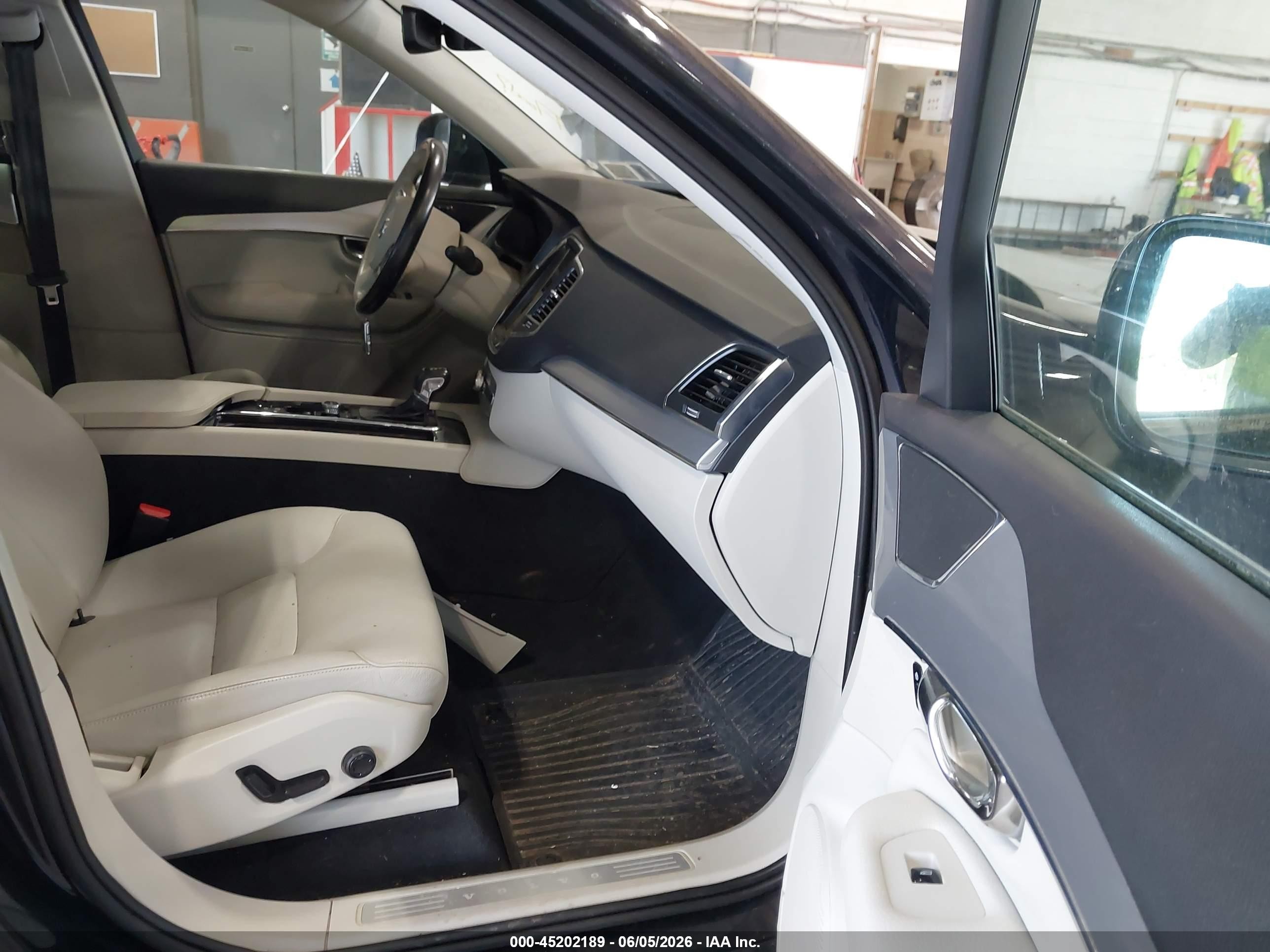 2016 Volvo Xc90 T6 Momentum Dark Blue vin: YV4A22PK7G1029188