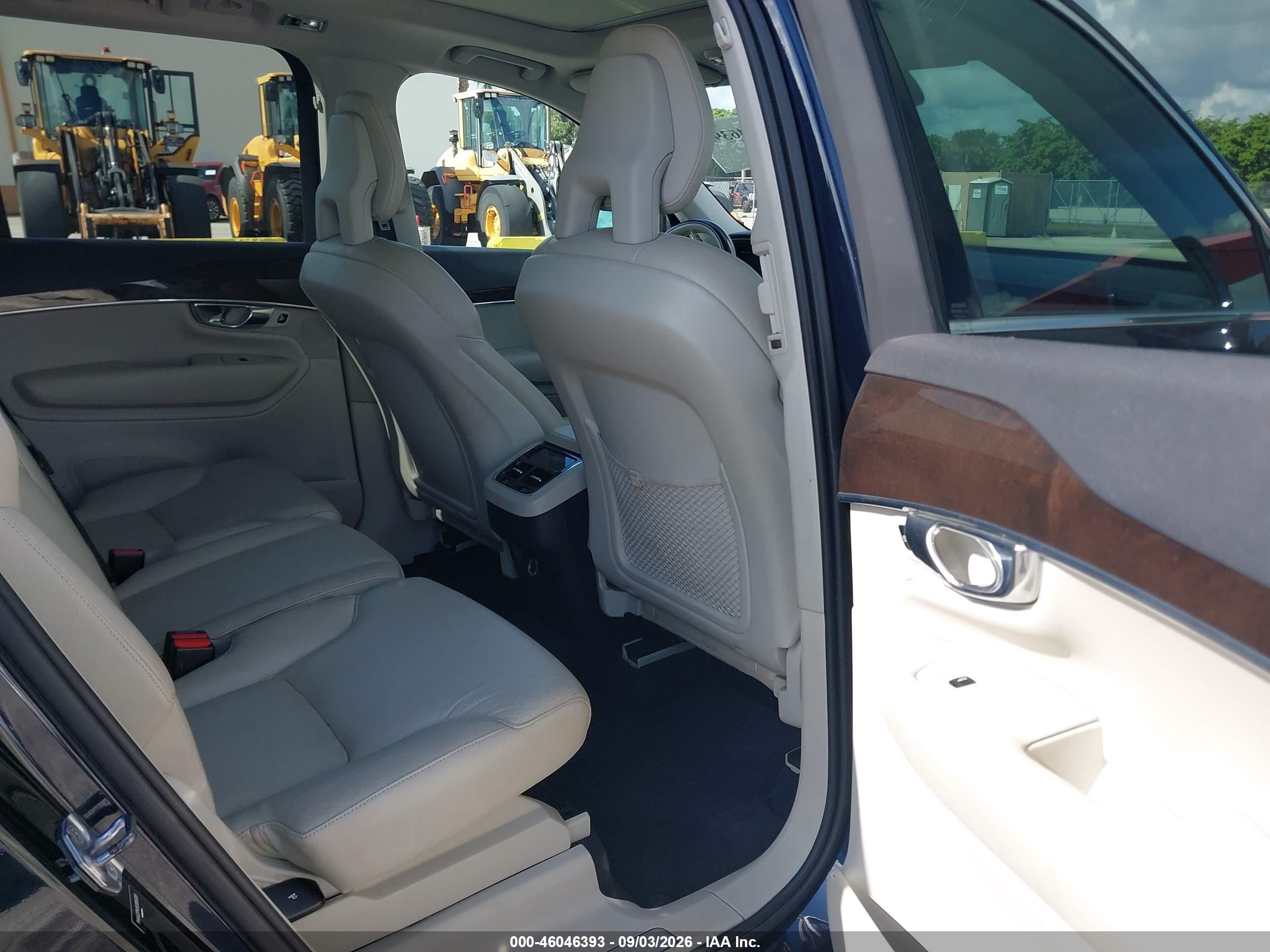 2016 Volvo Xc90 T6 Momentum Navy vin: YV4A22PK8G1095099