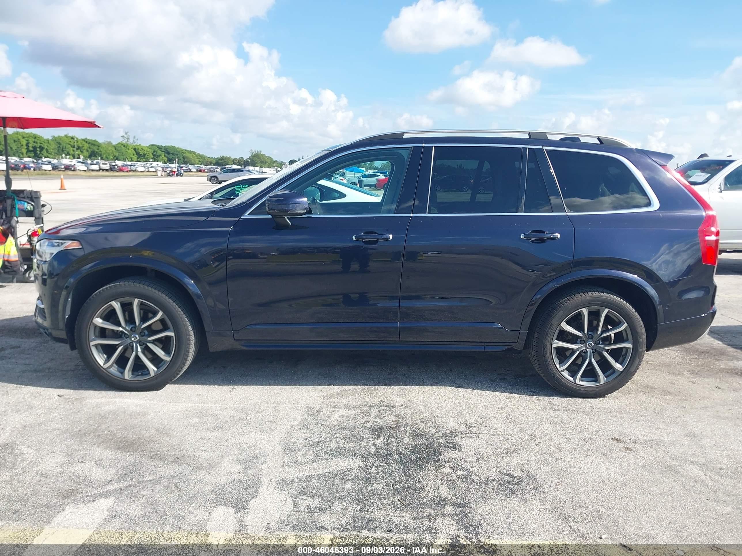 2016 Volvo Xc90 T6 Momentum Navy vin: YV4A22PK8G1095099