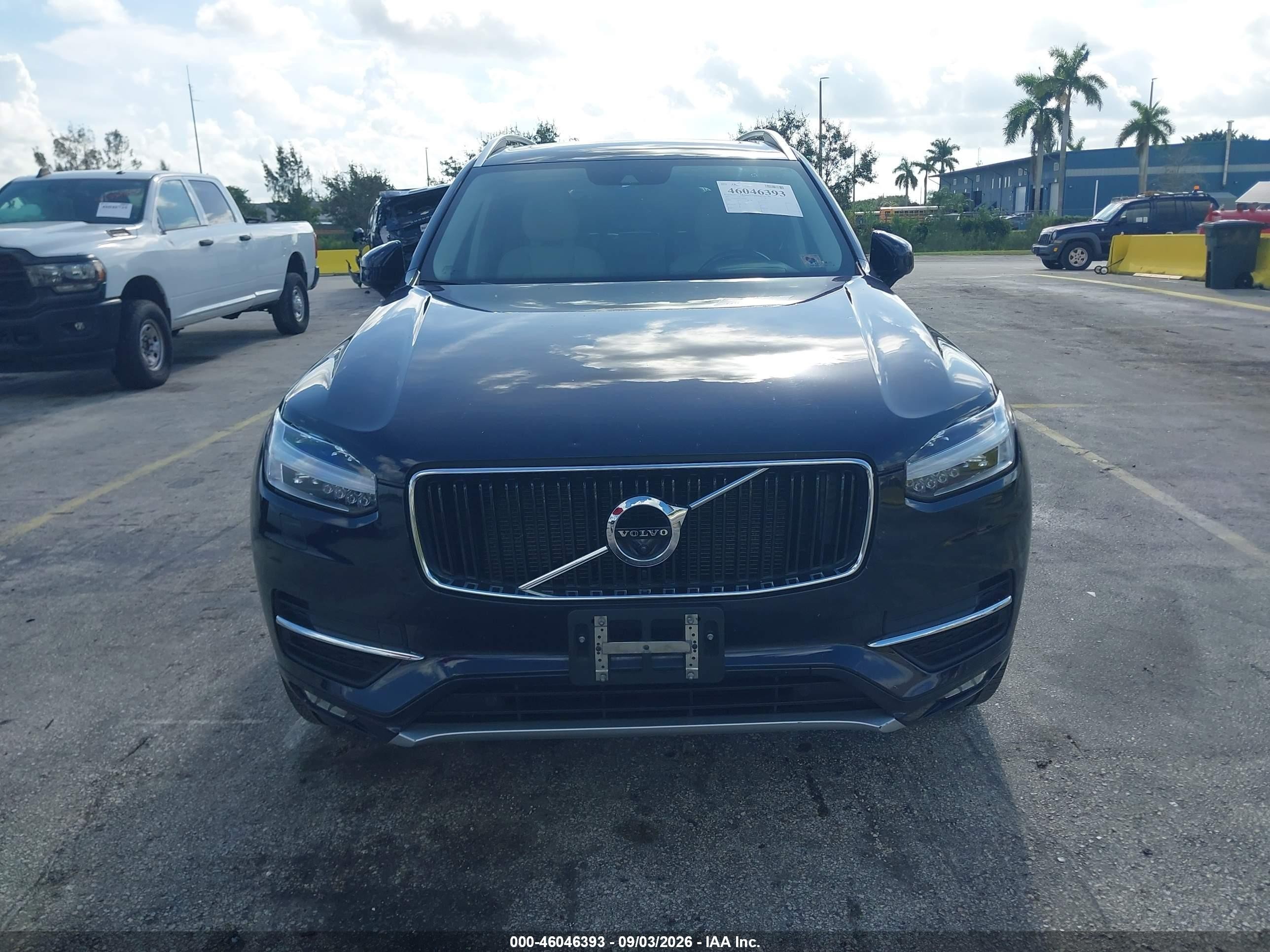 2016 Volvo Xc90 T6 Momentum Navy vin: YV4A22PK8G1095099