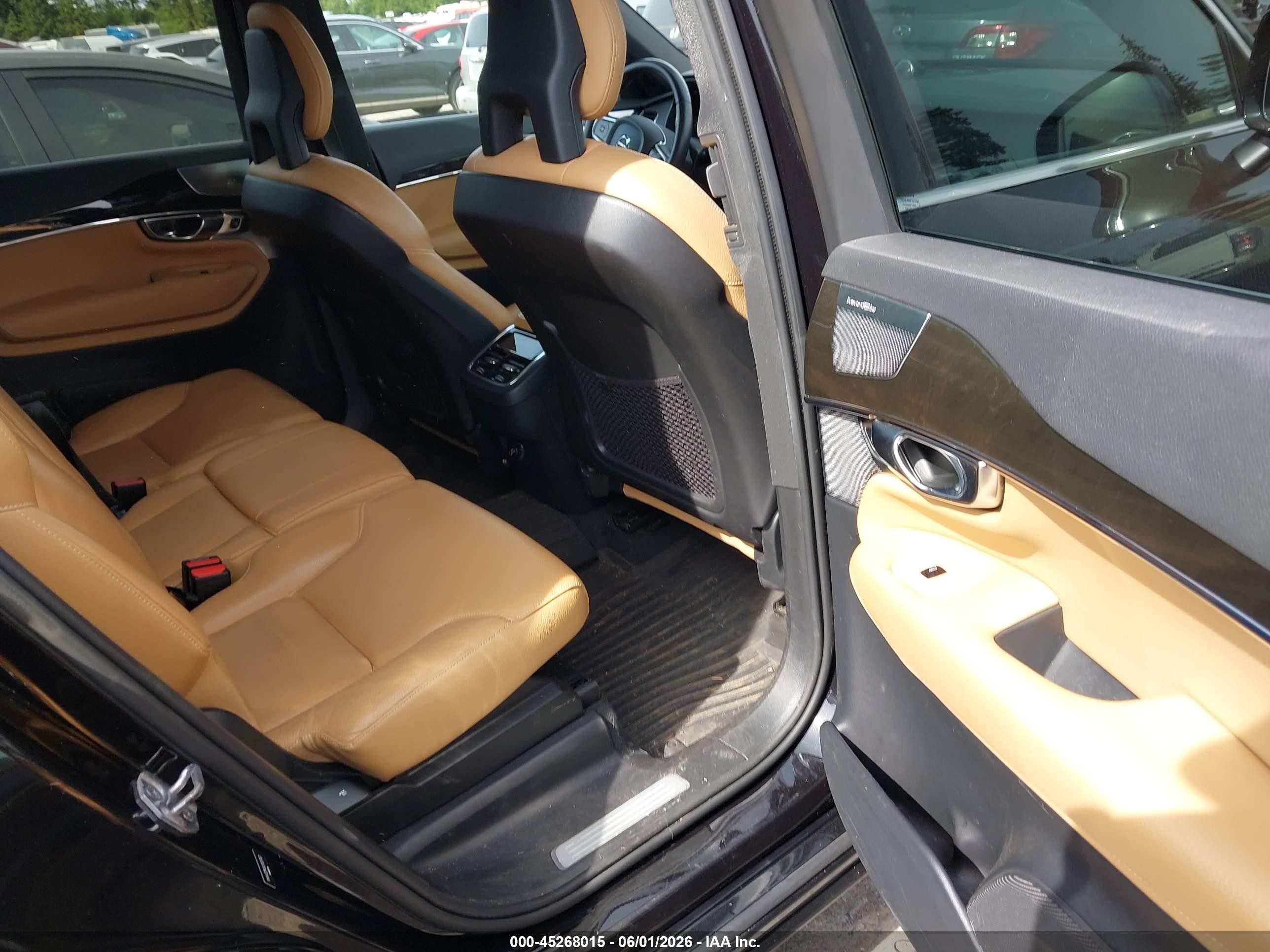 2018 Volvo Xc90 T6 Momentum Черный vin: YV4A22PK8J1327062