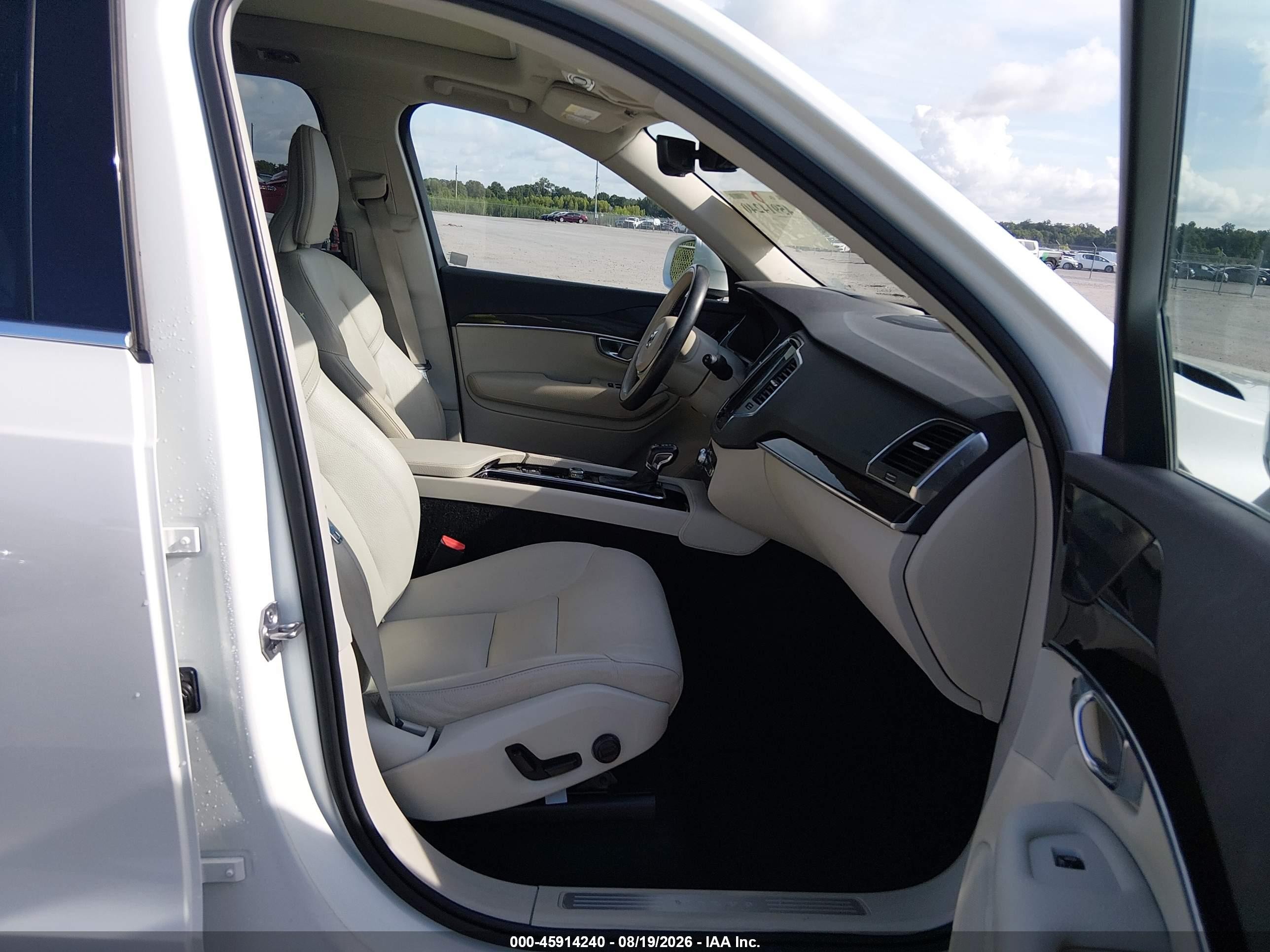 2019 Volvo Xc90 T6 Momentum White vin: YV4A22PK8K1452290